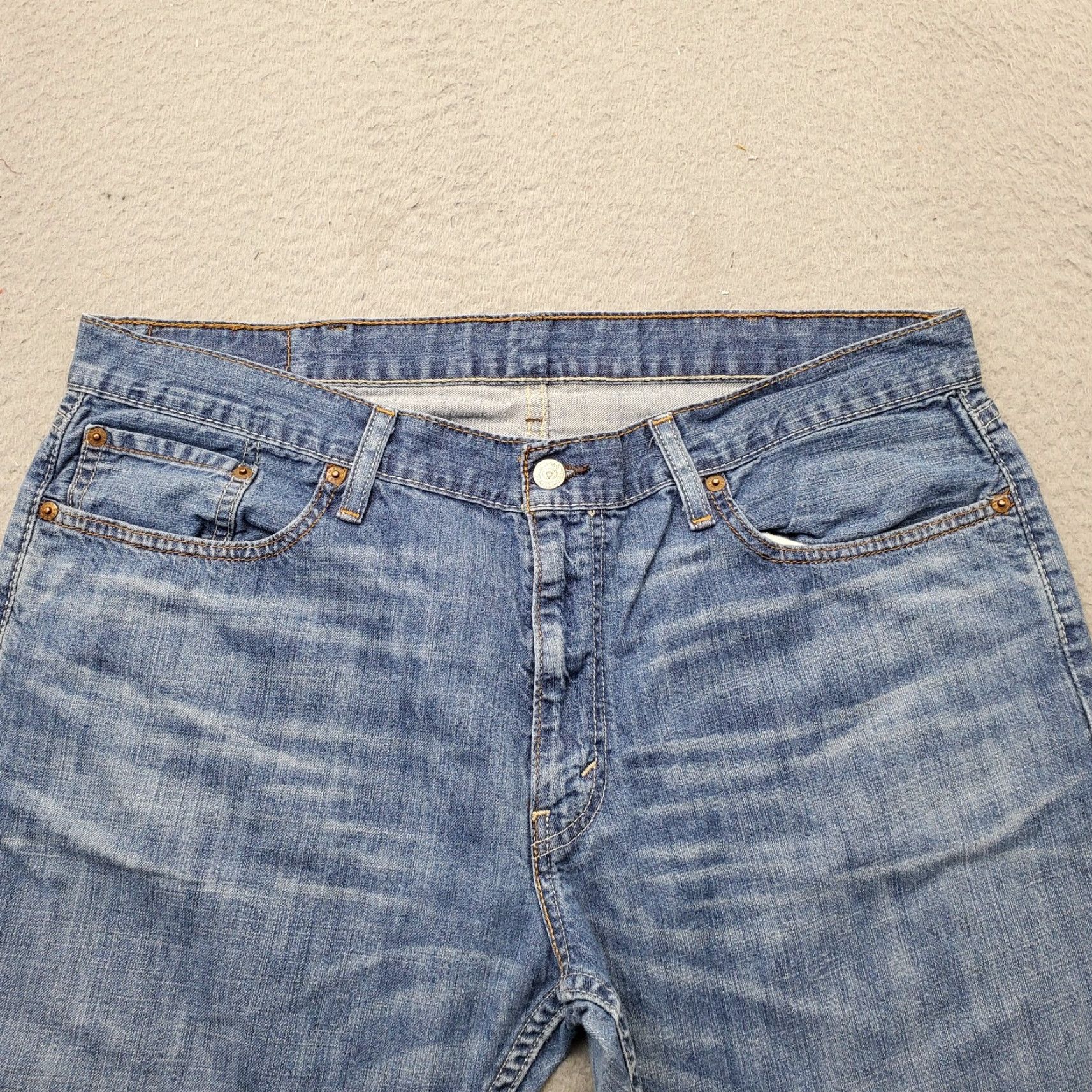 Levi's Levi's Jeans Mens Size 38 Levi's Jeans Mens Blue Denim Comfort Straight Leg Regular Waist 30" Inseam 38x30 Medium Wash Pocket 5 Size US 38 / EU 54 - 6 Thumbnail