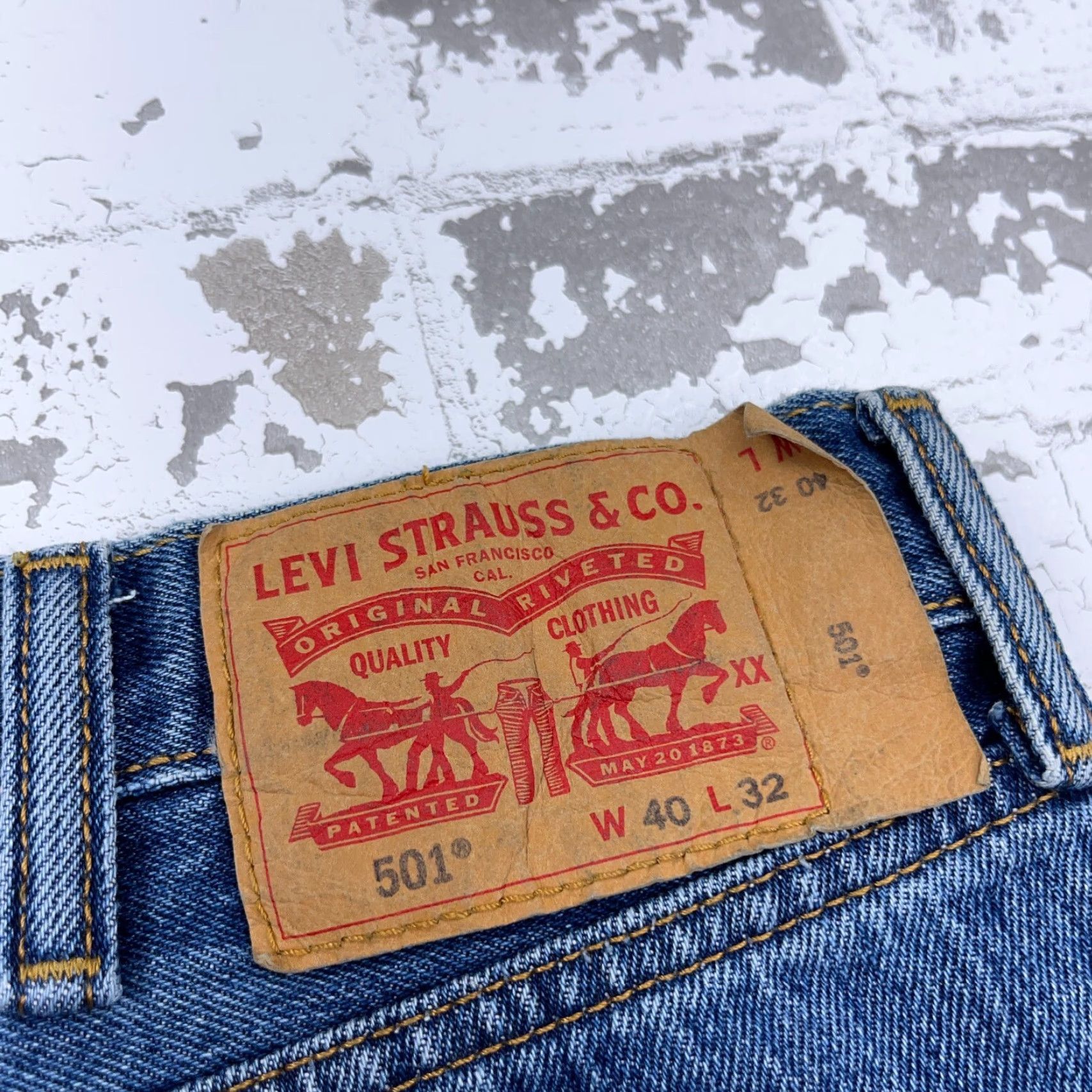 Levi's Levi's 501 Jeans Men 40x32 Straight Regular Medium Wash Blue Button Fly Size US 40 / EU 56 - 5 Thumbnail