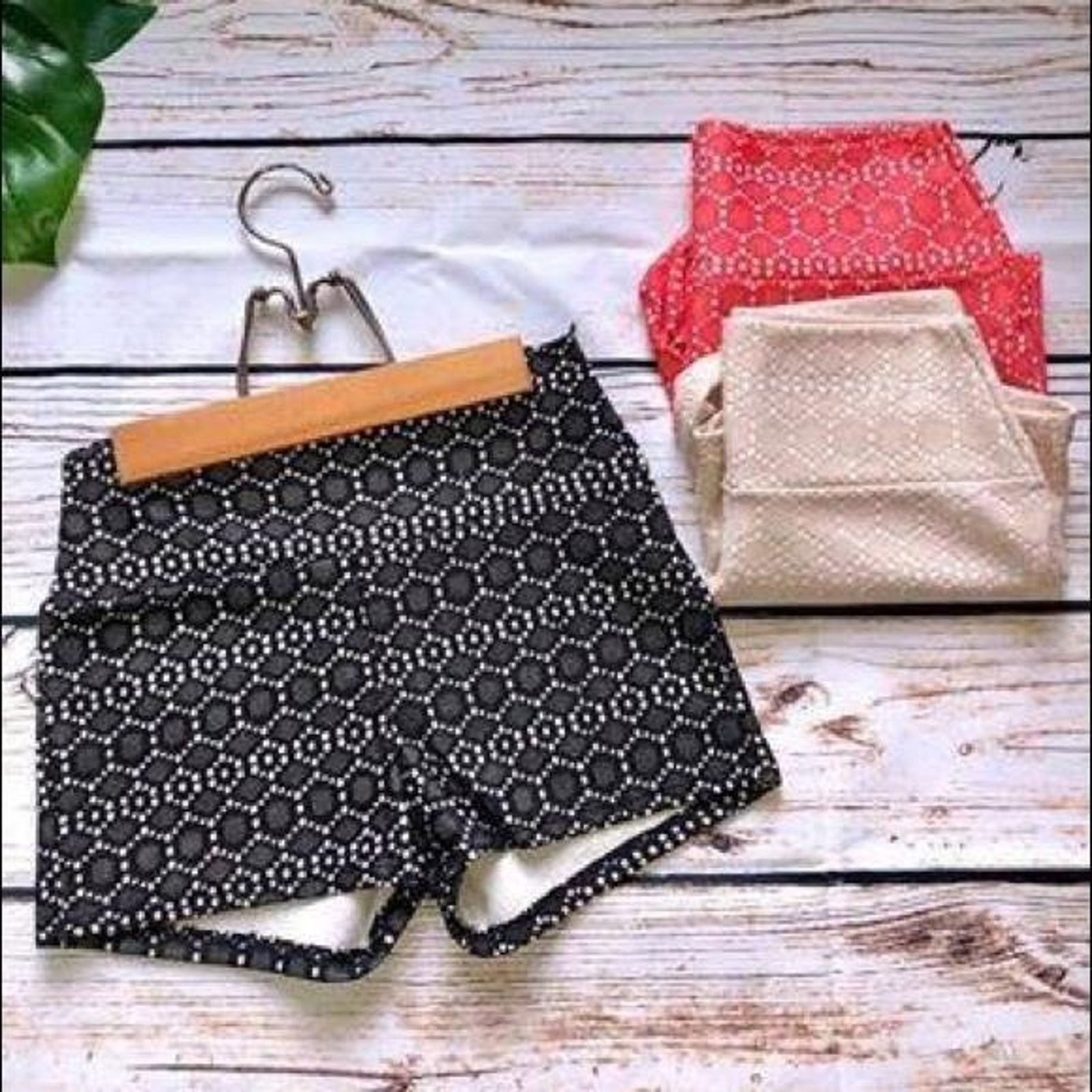 Other NEW Ivory Crochet Lace Lined Flat Front Casual Dressy Shorts Size 26" / US 2 / IT 38 - 2 Thumbnail