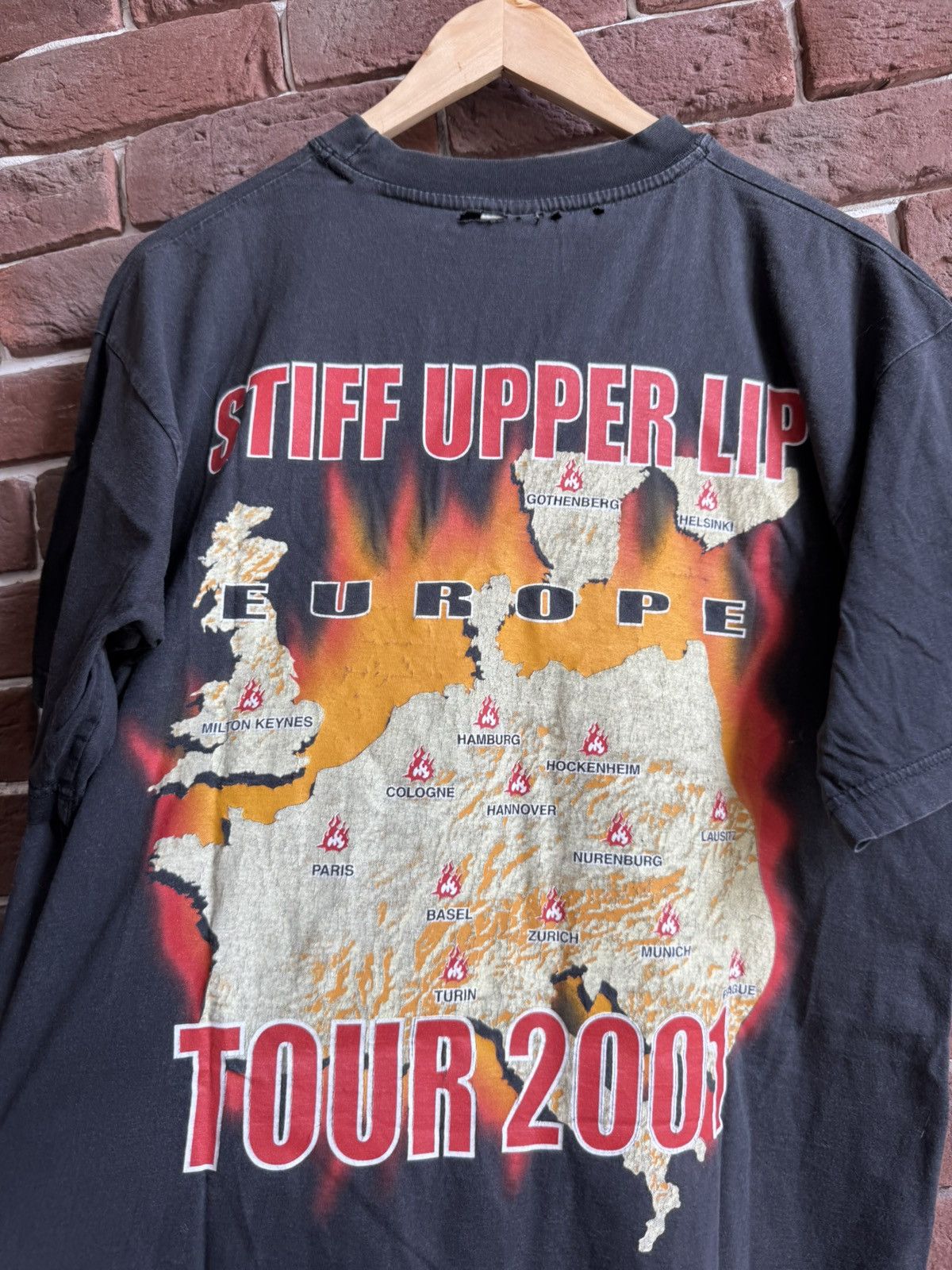 Band Tees Rare Vintage 2000 AC/DC Stiff Upper Lip Tour Rock Band Tee Size US M / EU 48-50 / 2 - 6 Thumbnail