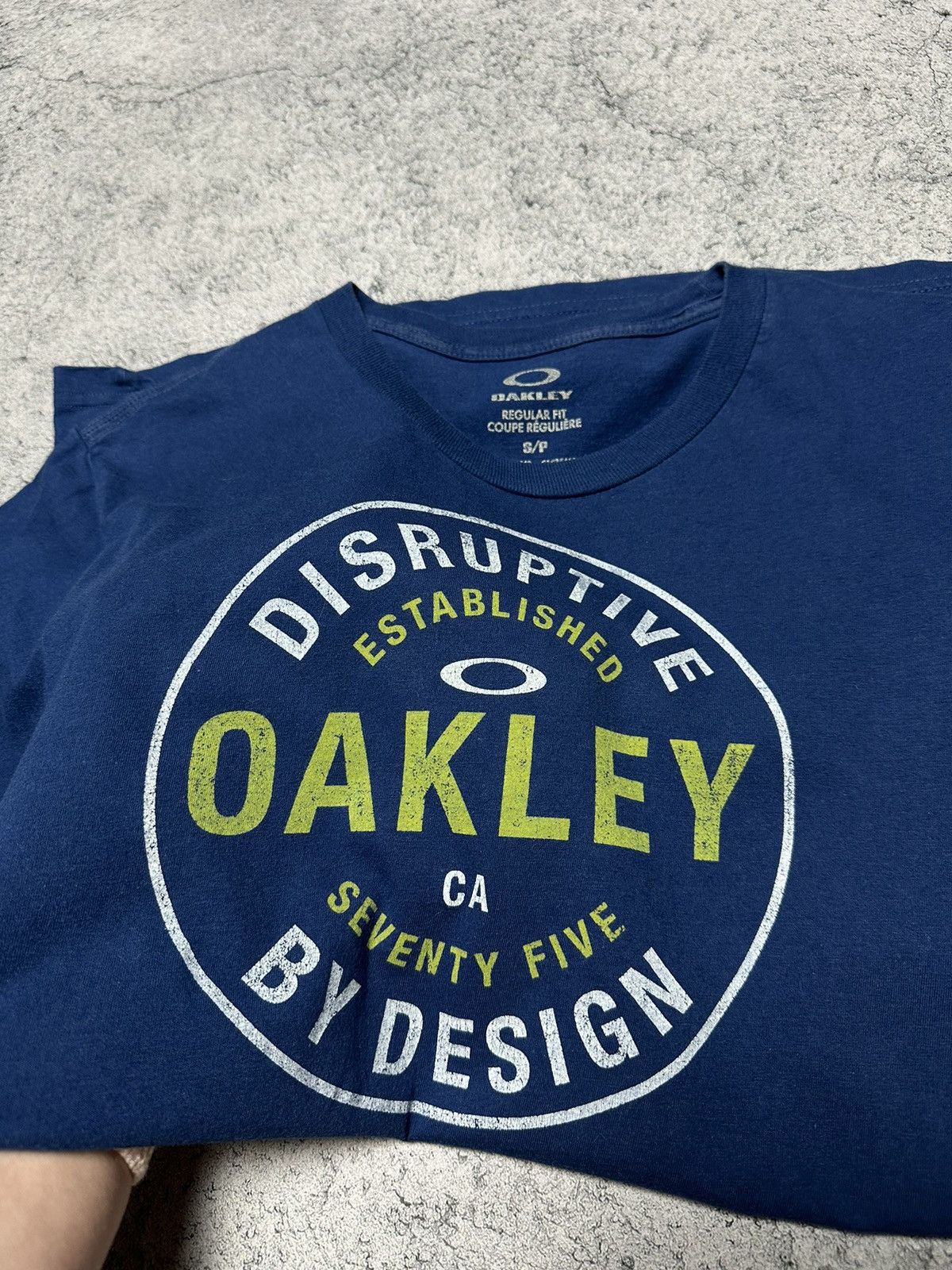 Vintage Oakley Center Logo T-Shirt Size US S / EU 44-46 / 1 - 6 Thumbnail