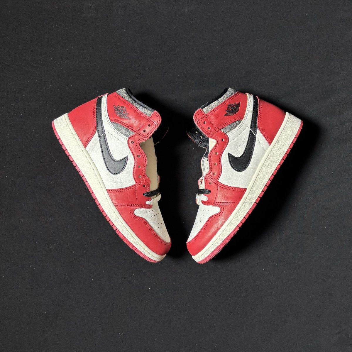 Jordan Brand JORDAN 1 RETRO HIGH LOST AND FOUND SIZE 7Y Size US 7 / EU 40 - 1 Thumbnail