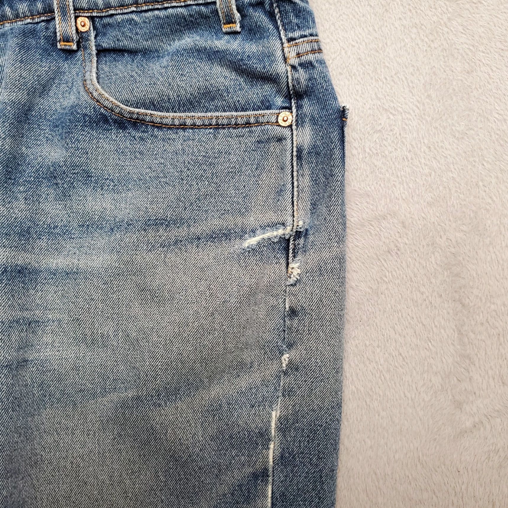 Denime VINTAGE Levis Jeans Mens 38x30 Blue 560 Denim Loose Fit Tapered Leg Cotton VTG 90s USA American Jeans Mens Size US 38 / EU 54 - 7 Thumbnail