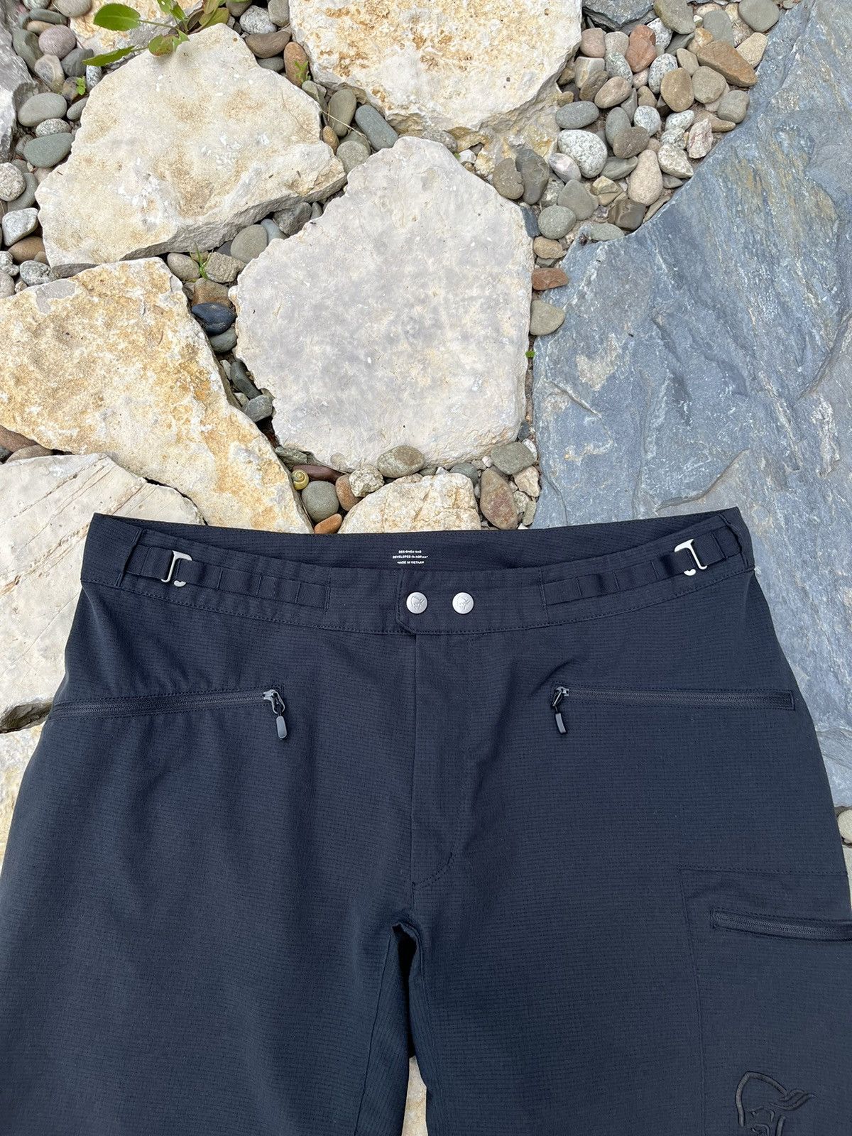 Norrona Norrona Bitihorn flex1 shorts caviar mesh outdoor gorpcore Size US 34 / EU 50 - 4 Thumbnail