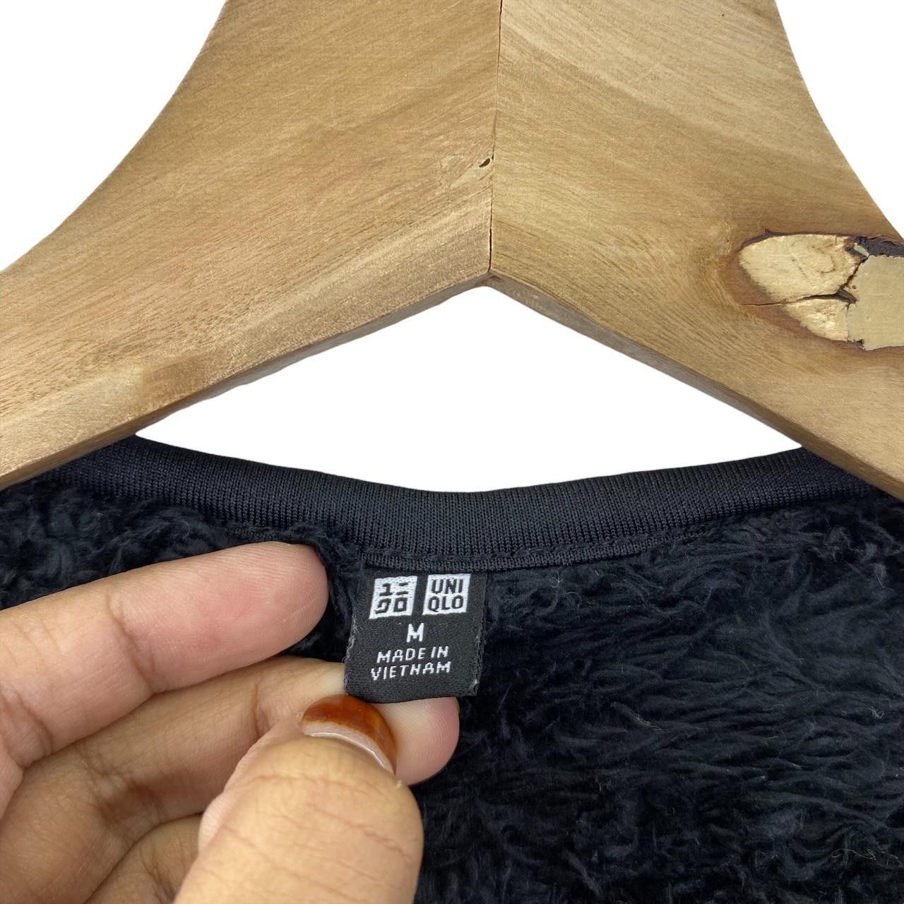 Uniqlo Vtg UNIQLO JAPAN Minimalist Black Sherpa Fleece Sweater Size US M / EU 48-50 / 2 - 4 Thumbnail
