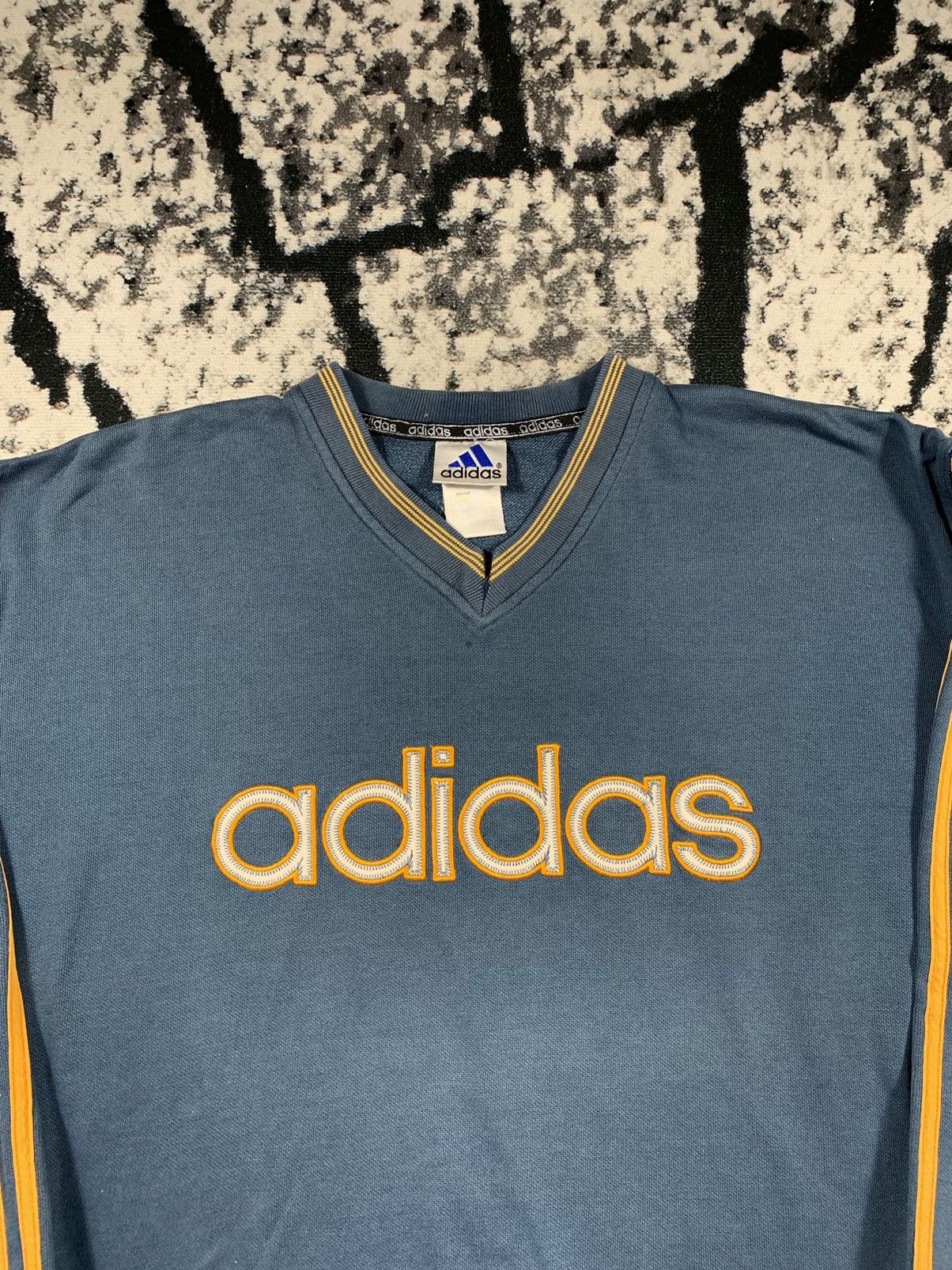 Adidas × Vintage Vintage Adidas Sweatshirt Crewneck Boxy Big Logo Faded Baggy Size US M / EU 48-50 / 2 - 2 Thumbnail