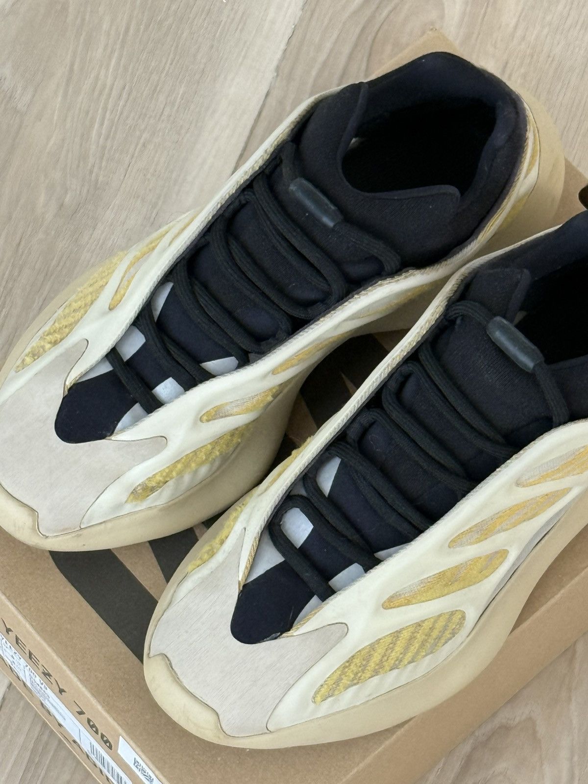 Yeezy Yeezy 700 V3 Mono Safflower Size US 9 / EU 42 - 4 Thumbnail