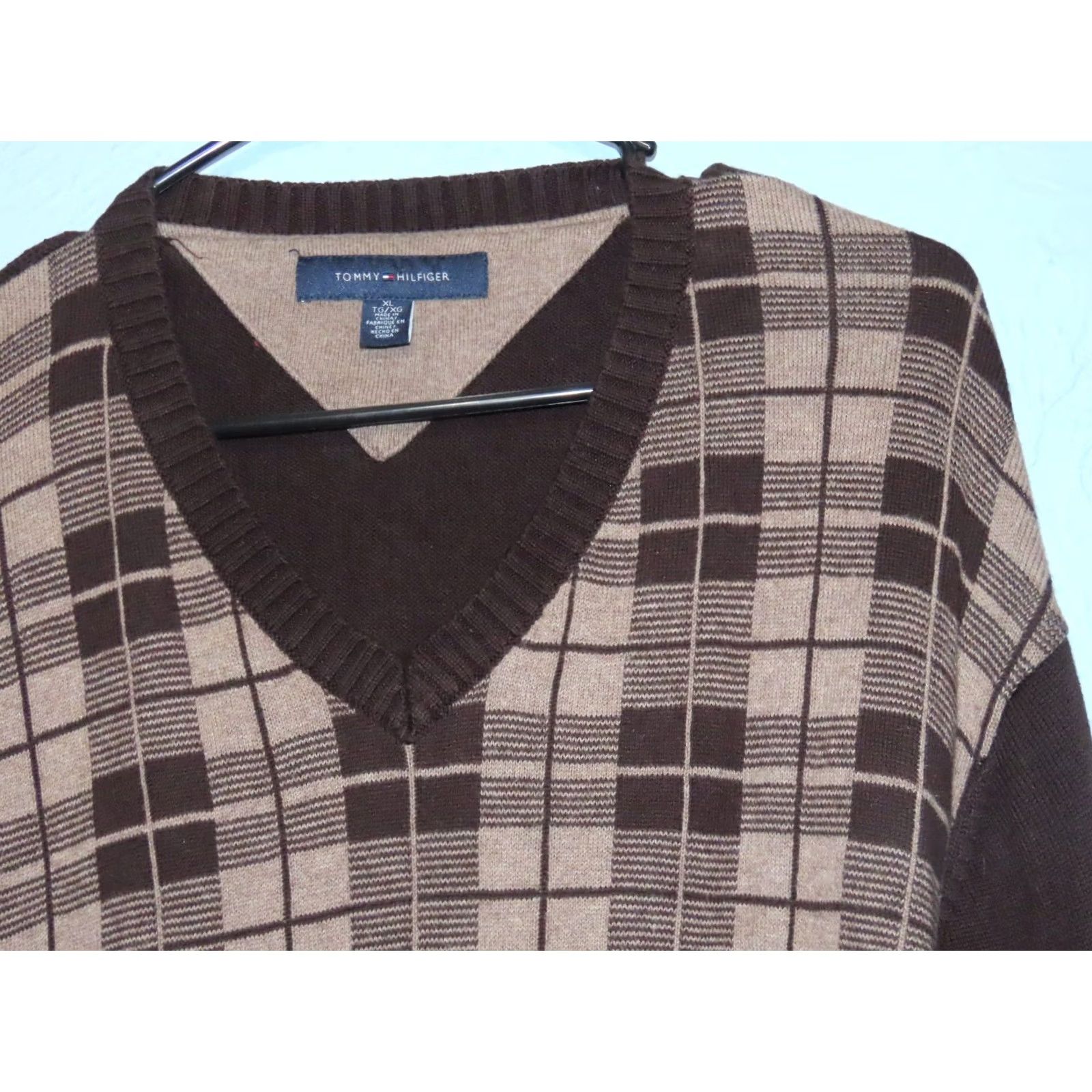 Tommy Hilfiger Tommy Hilfiger Men’s XL V Neck Sweater Brown Geometric Logo Knit Pullover Regular Fit Long Sleeve Men’s Size US XL / EU 56 / 4 - 5 Thumbnail