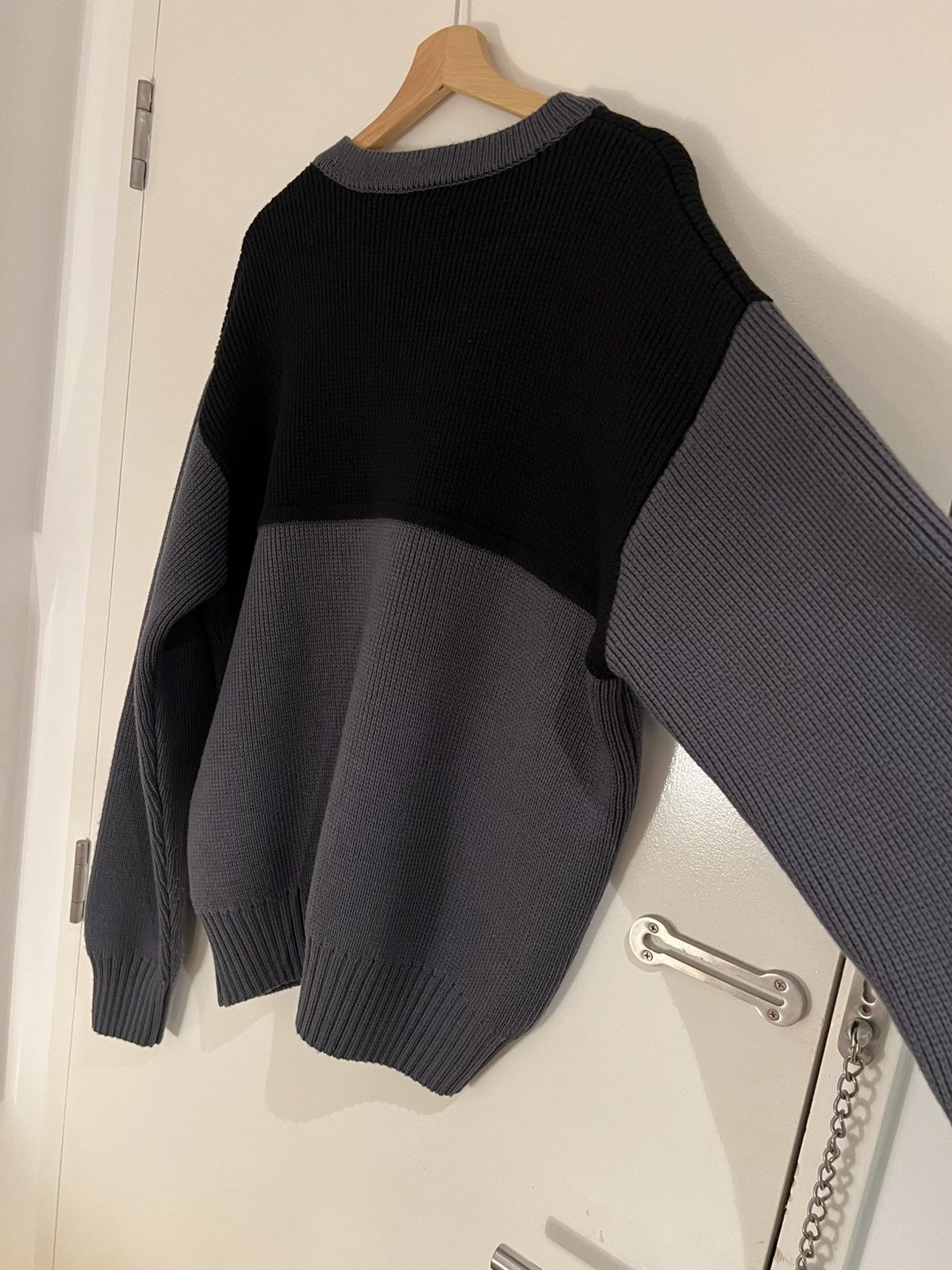 GR10K GR10K two-tone design V-neck jumper Wool Medium Black Grey Size US M / EU 48-50 / 2 - 8 Thumbnail