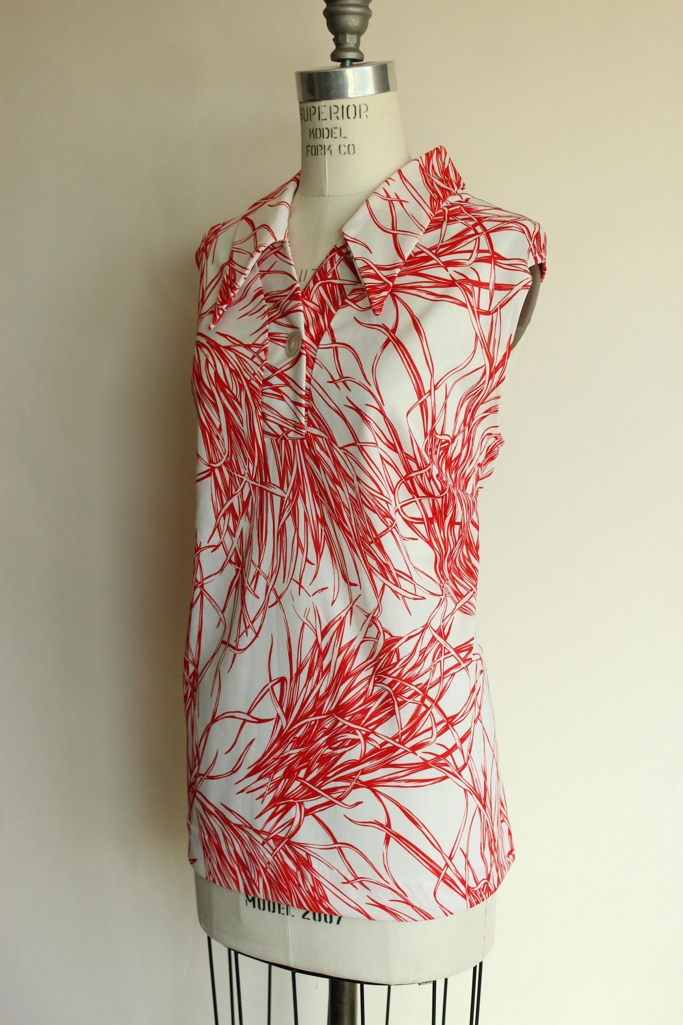 Vintage Vintage 1970s Top, Red and White Dagger Collar Botanical Pr Size XXL / US 16-18 / IT 52-54 - 6 Thumbnail