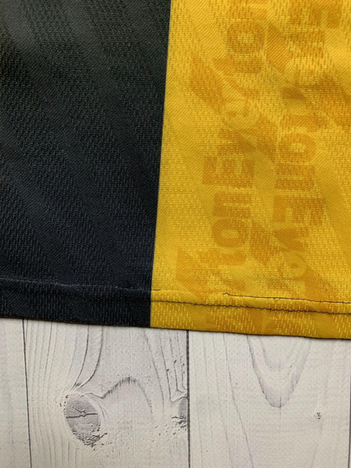 Umbro × Vintage Vintage Everton soccer jersey size M rare yellow away Size US M / EU 48-50 / 2 - 10 Thumbnail