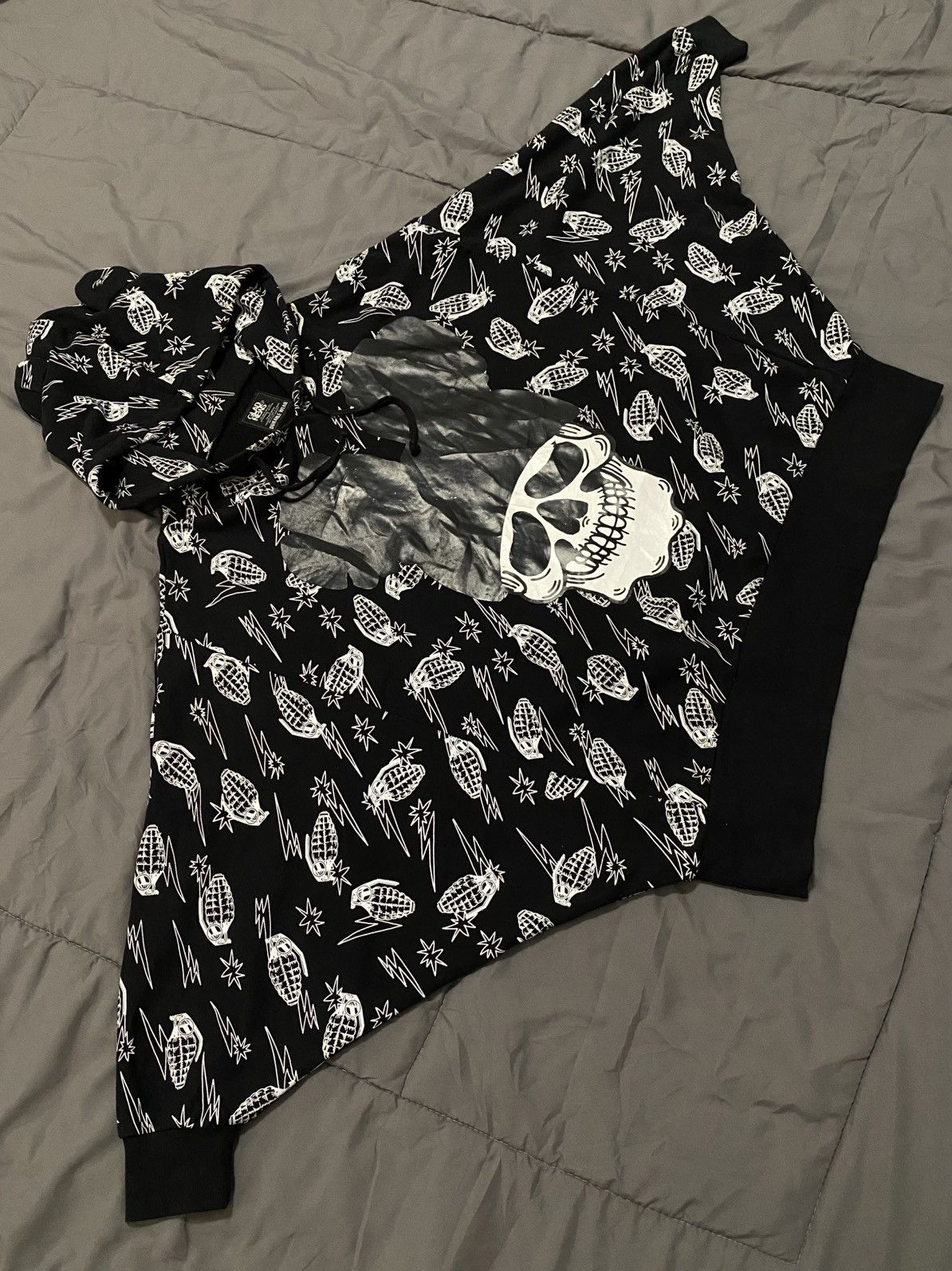 If Six Was Nine × Japanese Brand × Le Grande Bleu (L.G.B.) GLAD NEWS MICKEY SKULL GRENADE PONCHO HOODIES Size US M / EU 48-50 / 2 - 6 Thumbnail