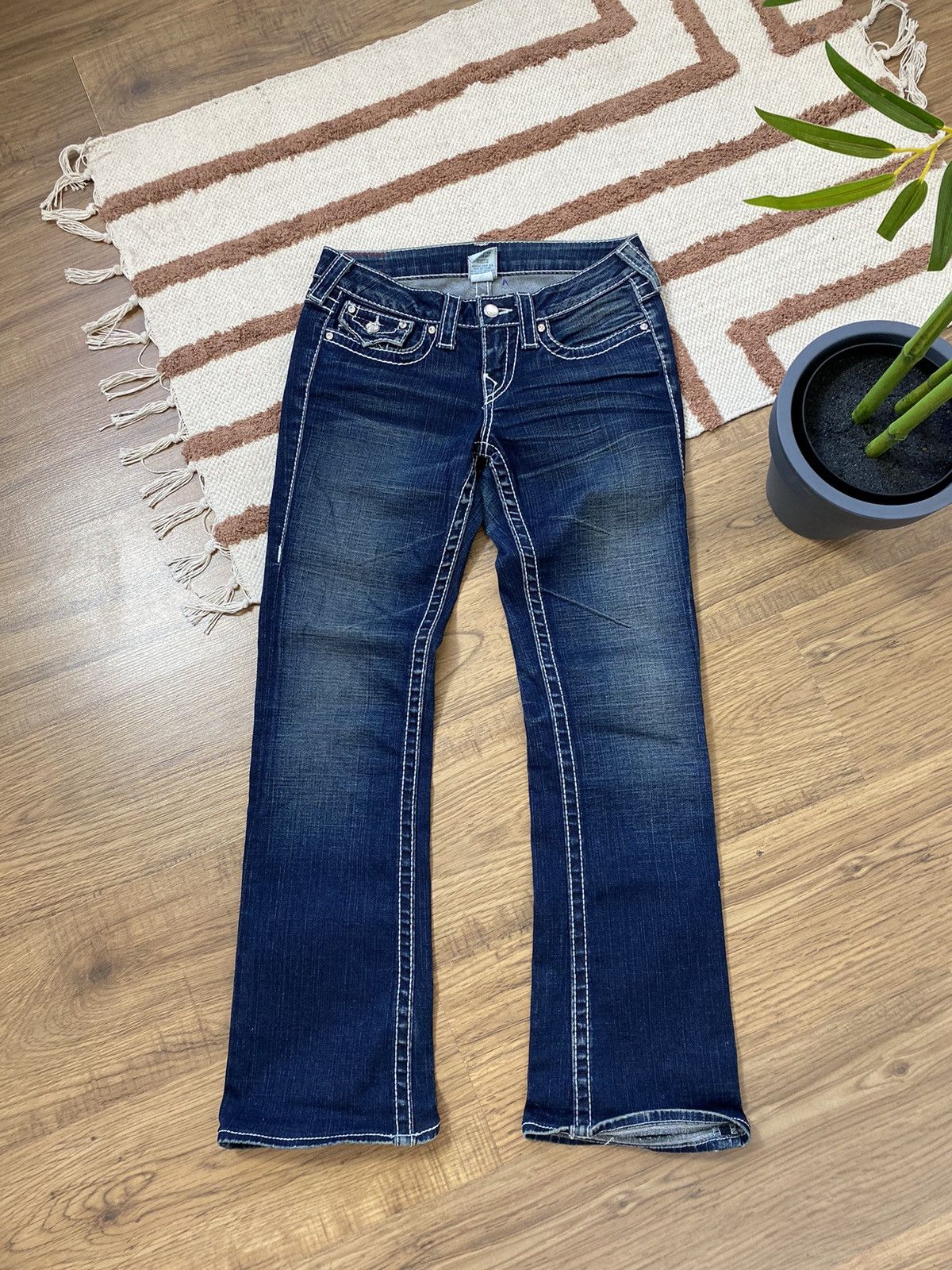 True Religion TRUE RELIGION SWAROVSKI DENIM CONTRAST STITCH PANTS Size 27" / US 4 / IT 40 - 5 Thumbnail