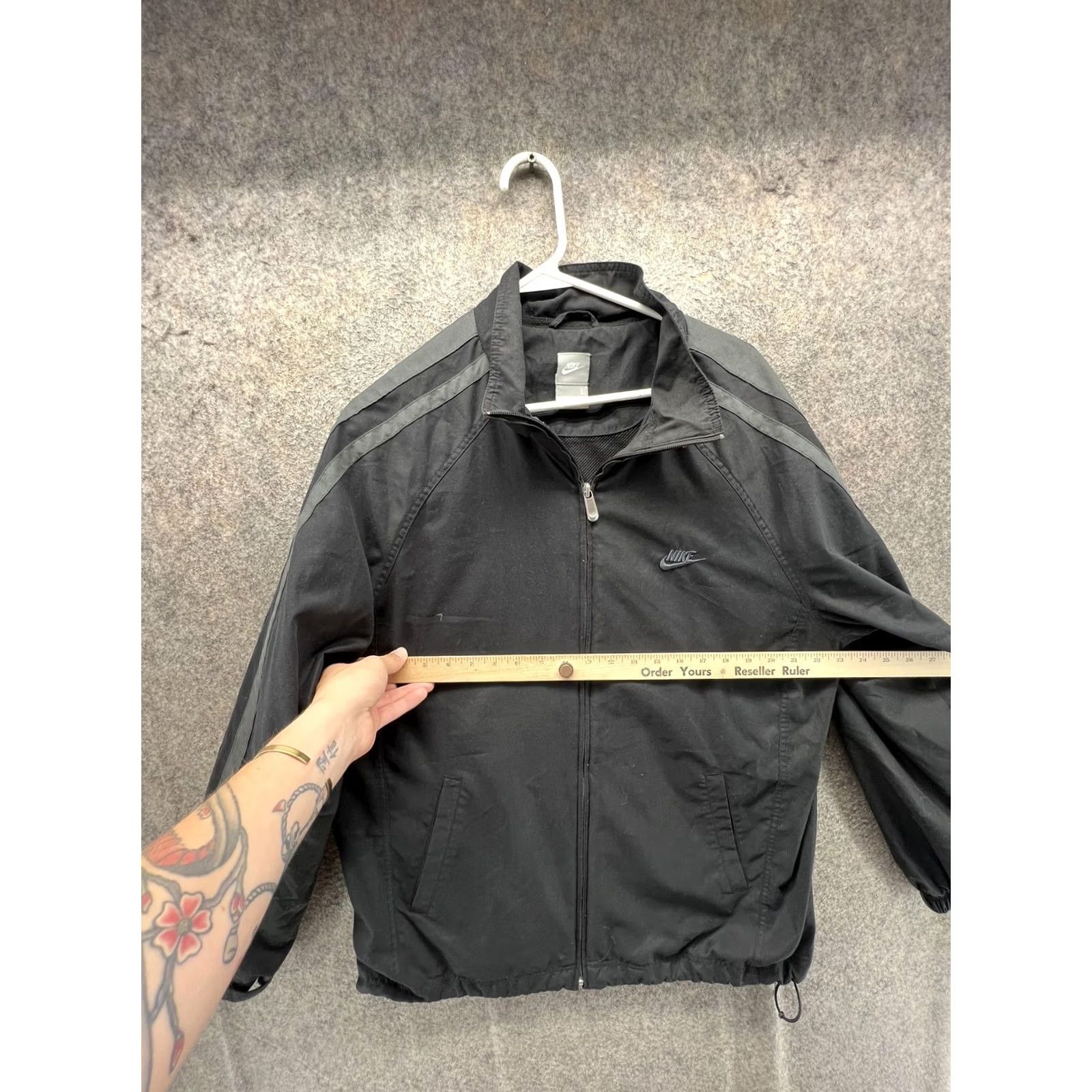 Nike VINTAGE Nike Windbreaker Jacket Men Large Black Full Zip Lined Athletic Track Size US L / EU 52-54 / 3 - 3 Thumbnail