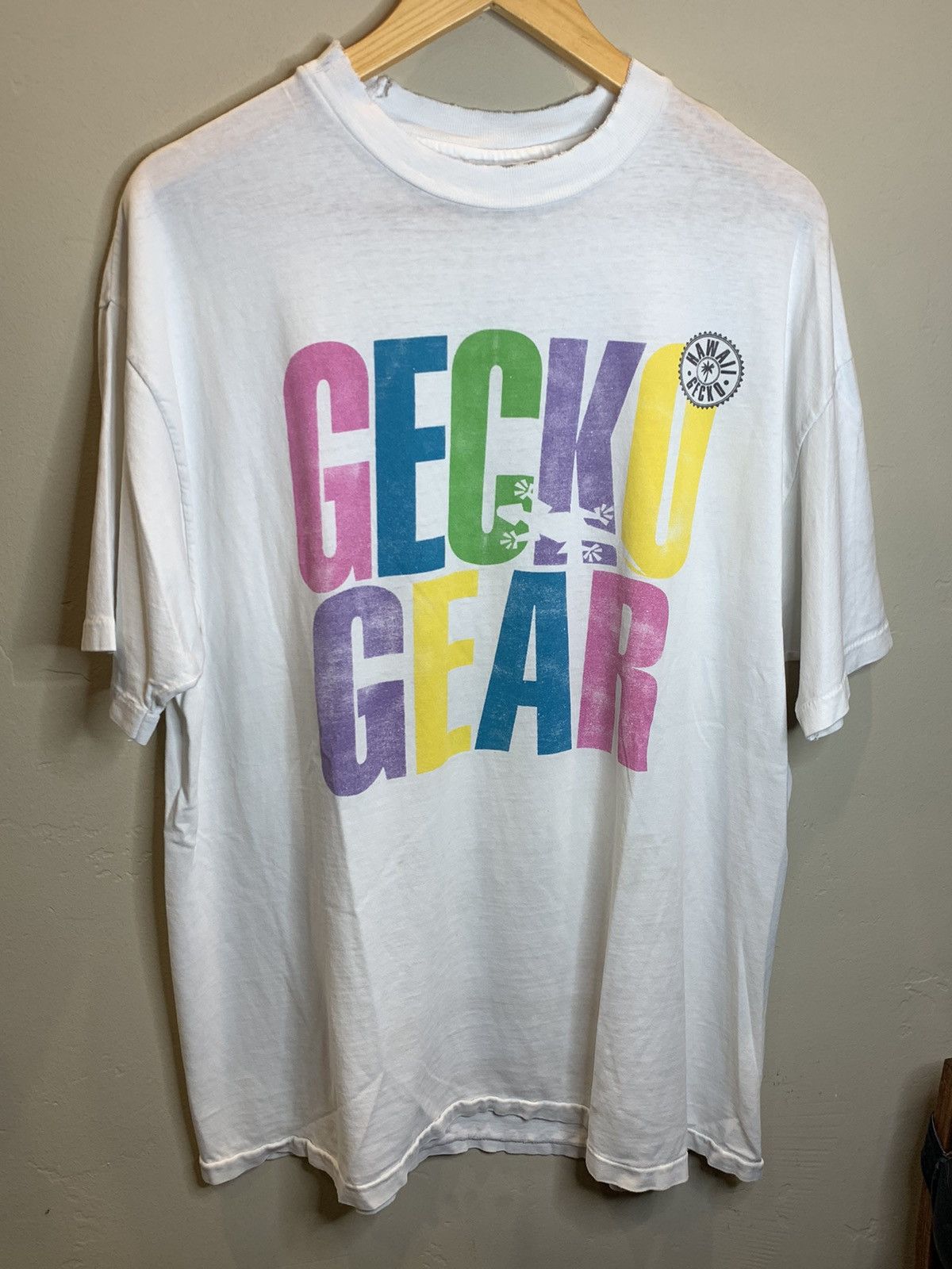 image of Vintage Gecko Gear Hawaii Single Stitch Art T-Shirt in White, Men's (Size XL)