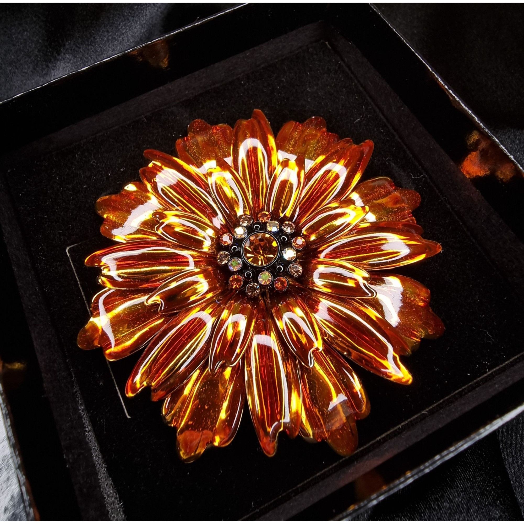 Joan Rivers Vintage Joan Rivers Classics Collection Amber Flower Brooch Size ONE SIZE - 4 Thumbnail