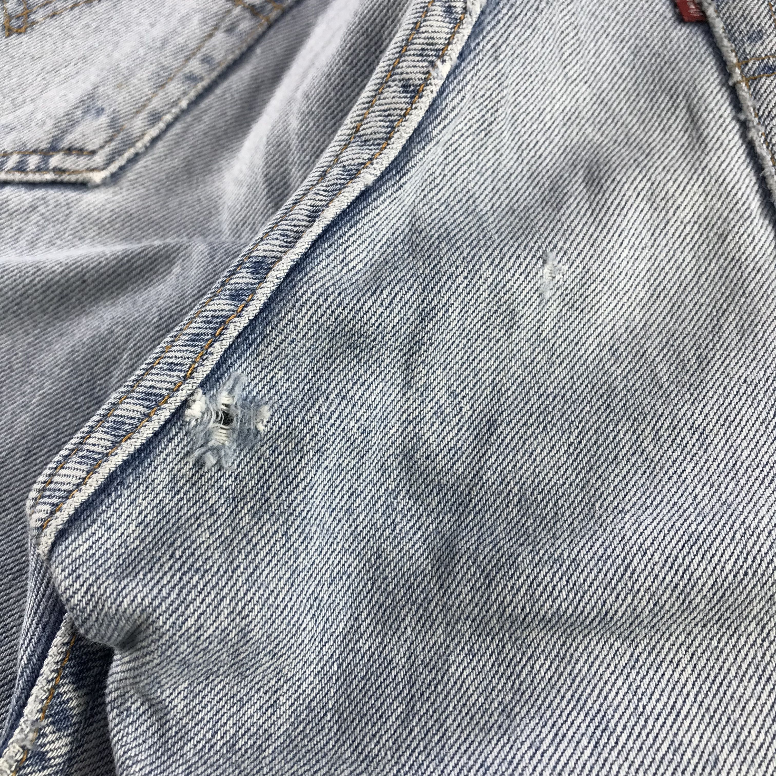 Levi's Vintage 90s Levis 501 Jeans Light wash Denim KJ3348 Size US 32 / EU 48 - 8 Thumbnail