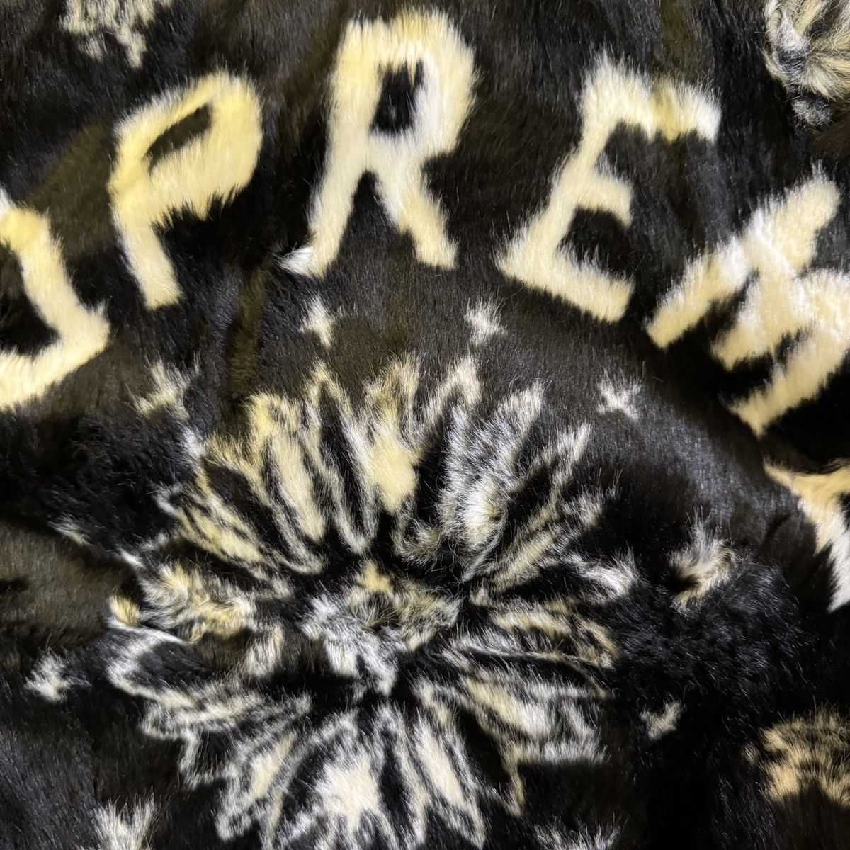 Supreme Supreme bandana faux fur bomber Jacket Size US M / EU 48-50 / 2 - 3 Thumbnail
