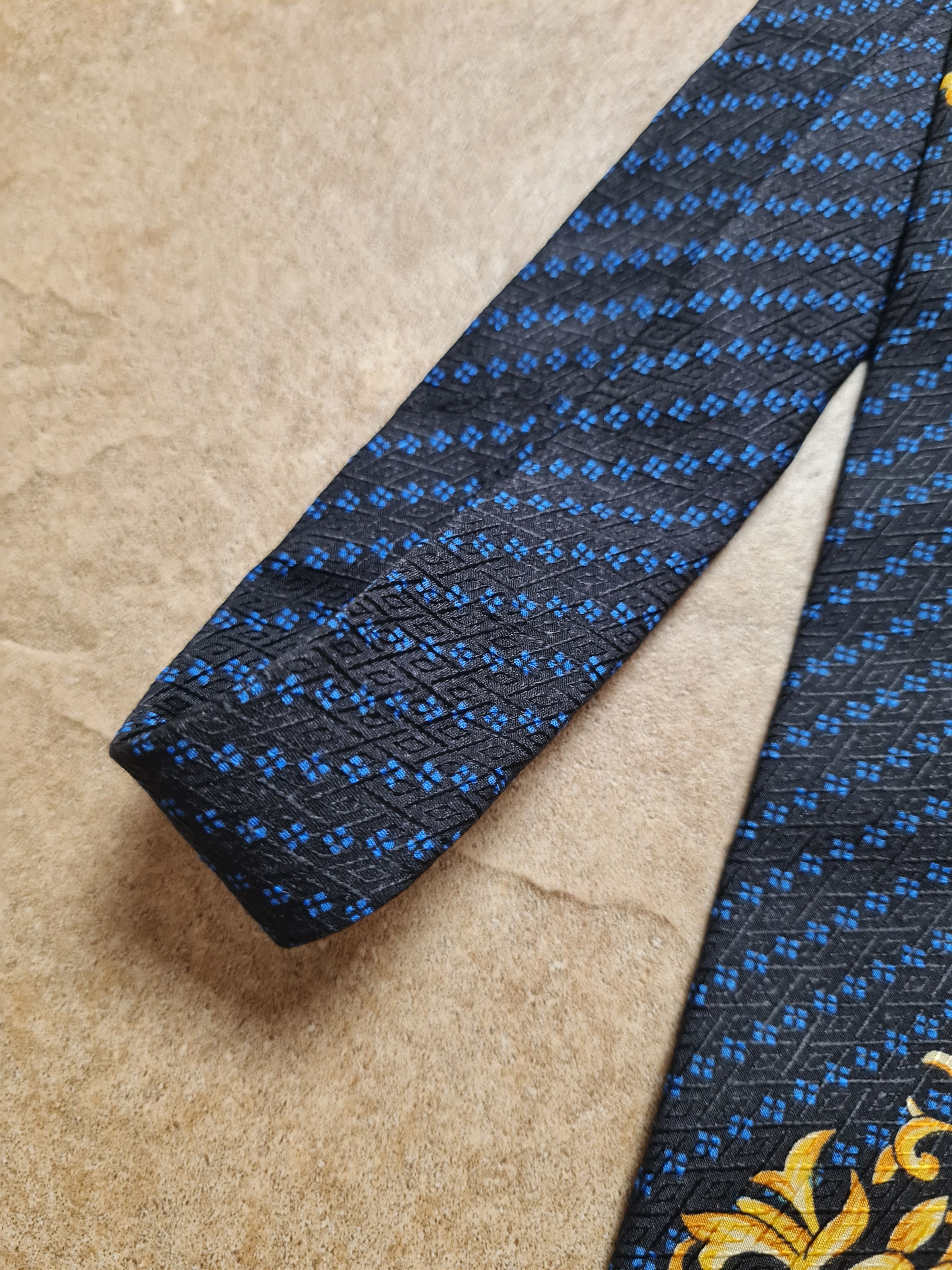 Versace Mens Black Gold Vintage V2 Versace Baroque Print Silk Tie Size ONE SIZE - 15 Thumbnail