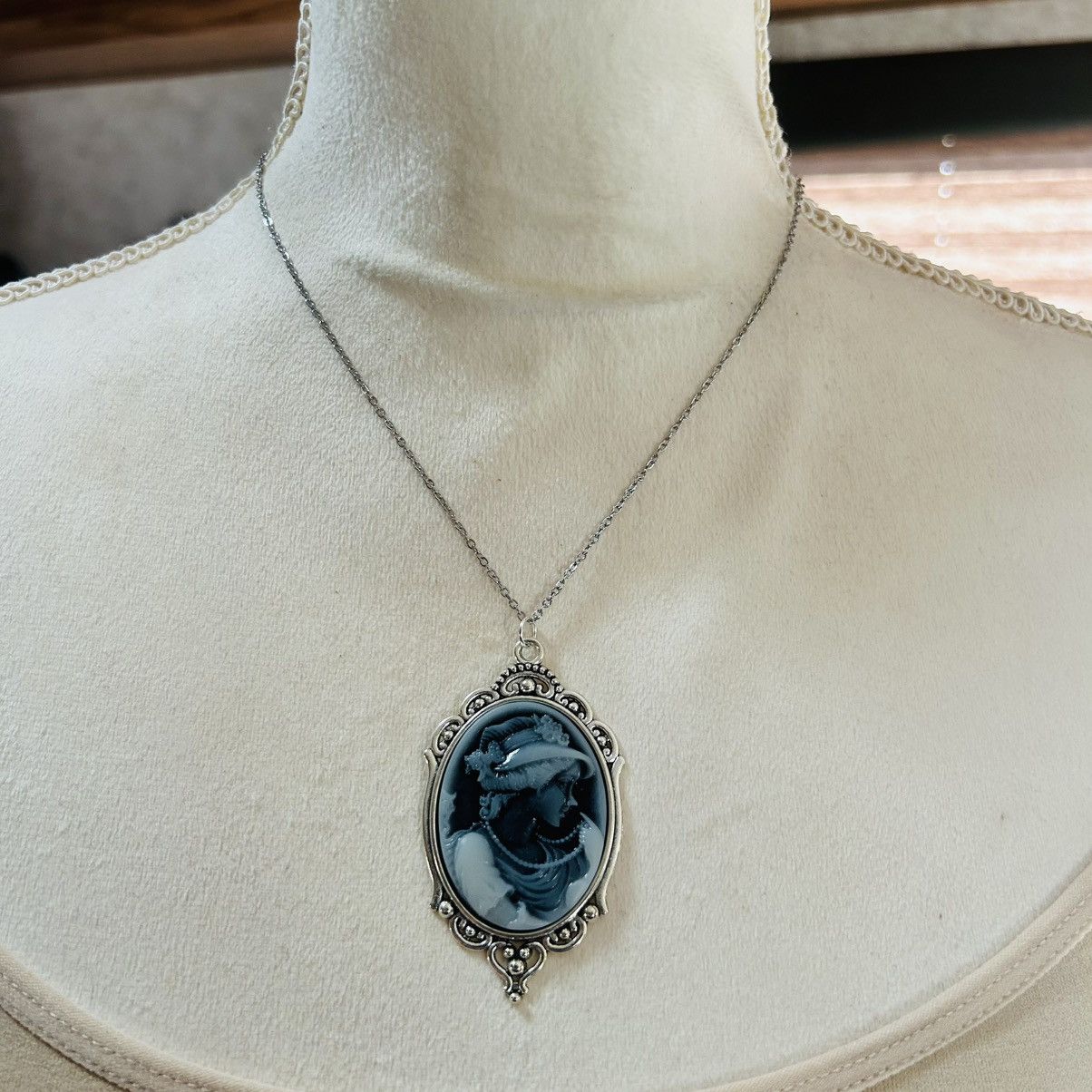 Handmade Handcrafted charcoal opalescent Victorian cameo necklace Size ONE SIZE - 2 Thumbnail