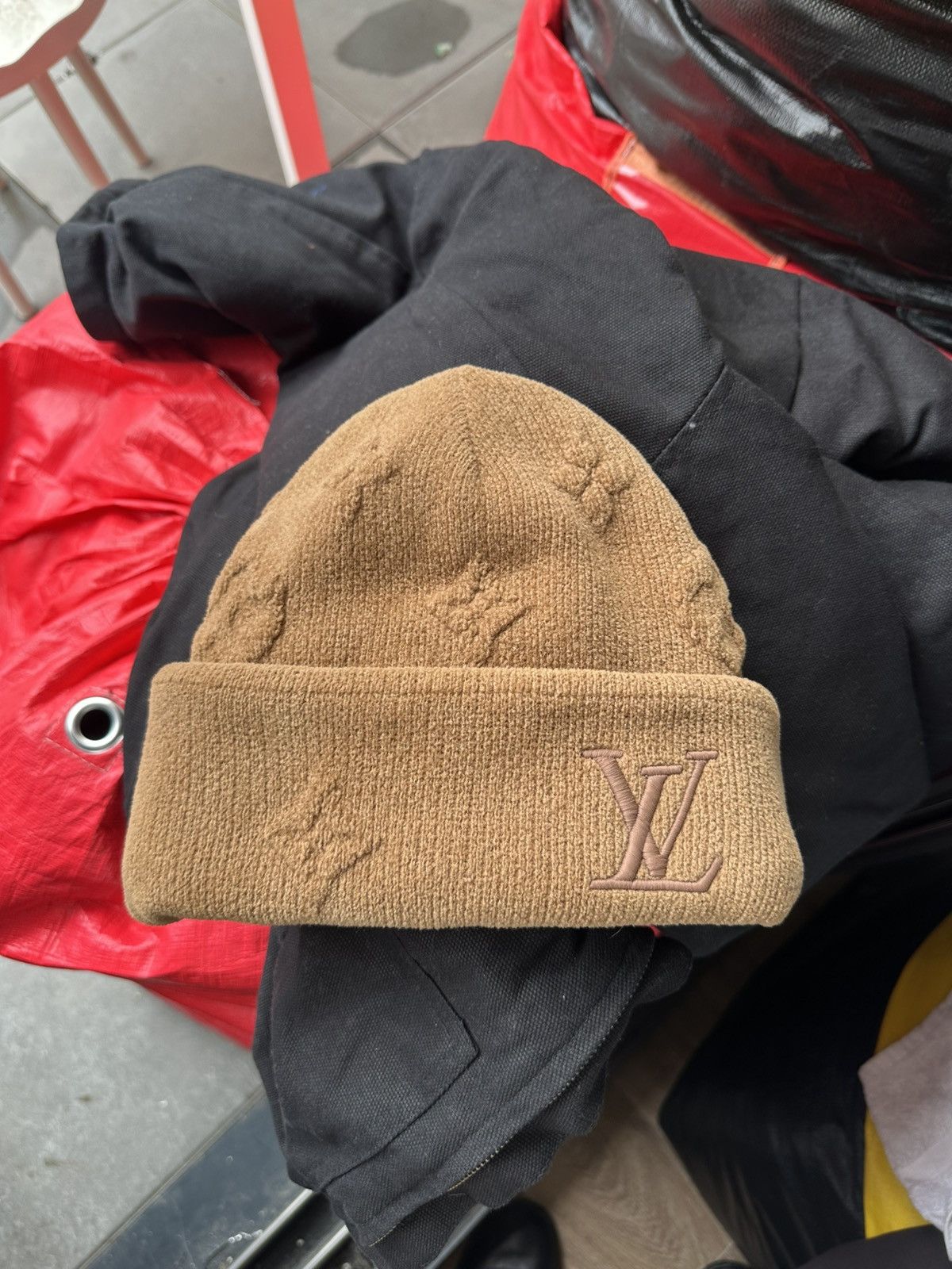 Louis Vuitton Louis Vuitton LV Crush Monogram Size ONE SIZE - 1 Thumbnail