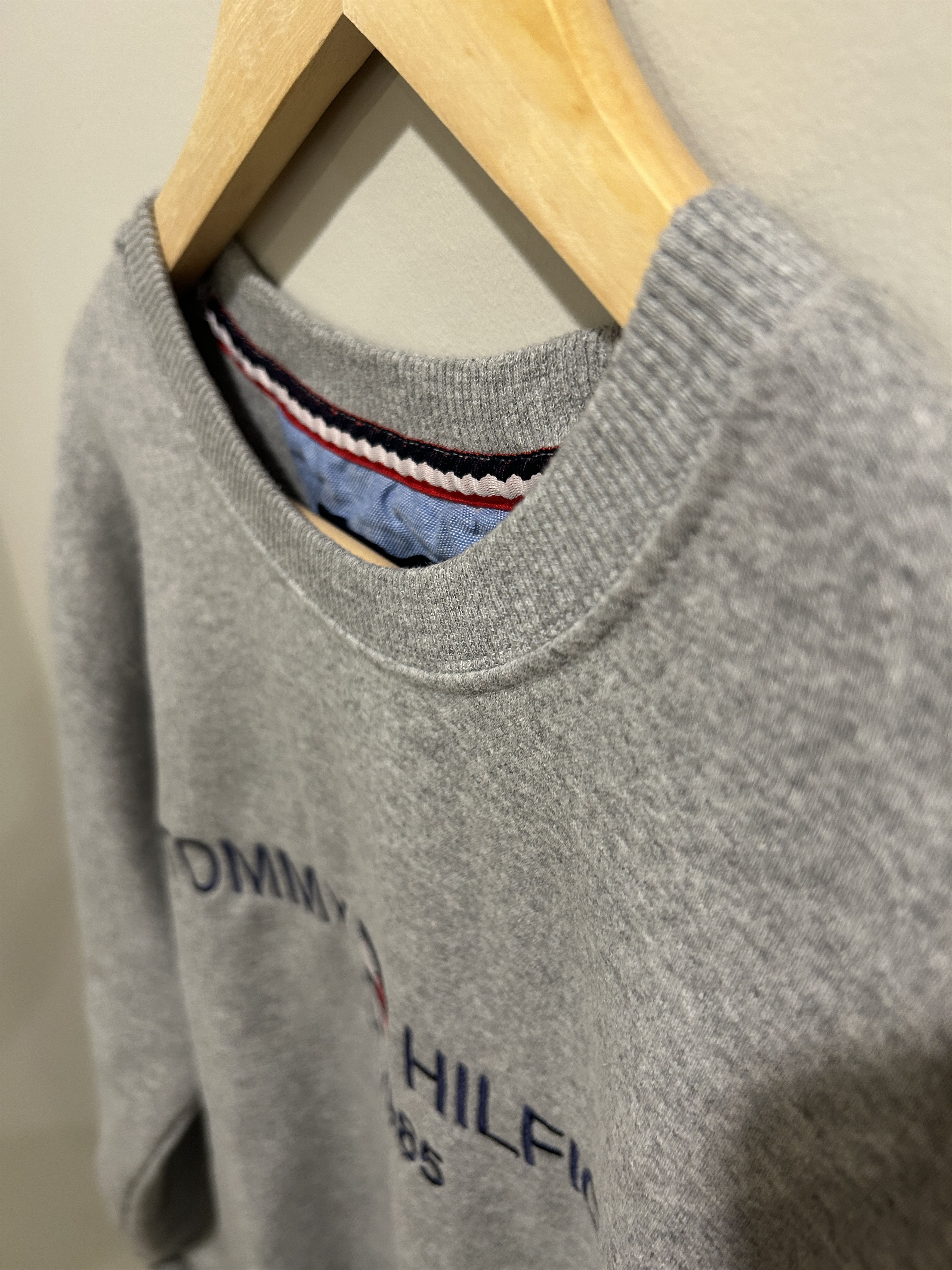 Tommy Hilfiger Tommy Hilfiger Crewneck Size XL / US 12-14 / IT 48-50 - 5 Thumbnail