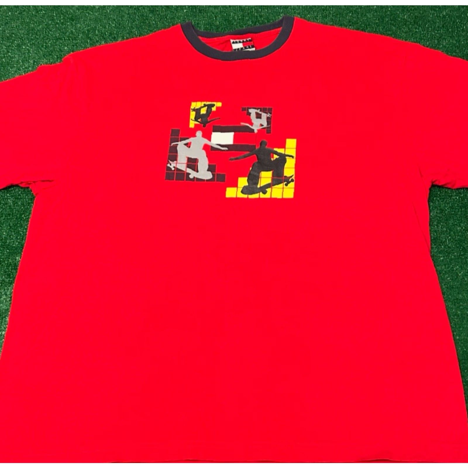 Tommy Hilfiger VINTAGE Tommy Hilfiger Shirt Skateboard Skater Graphic 2XL Red 90s Hip Hop Grunge USA Punk Skate Tee Mens 1990s Size US XXL / EU 58 / 5 - 3 Thumbnail