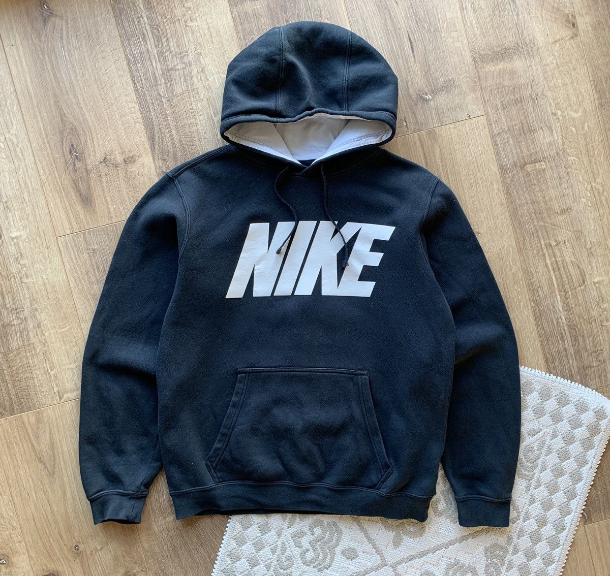 Nike Vintage Nike Big logo black hoodie Size US S / EU 44-46 / 1 - 1 Thumbnail