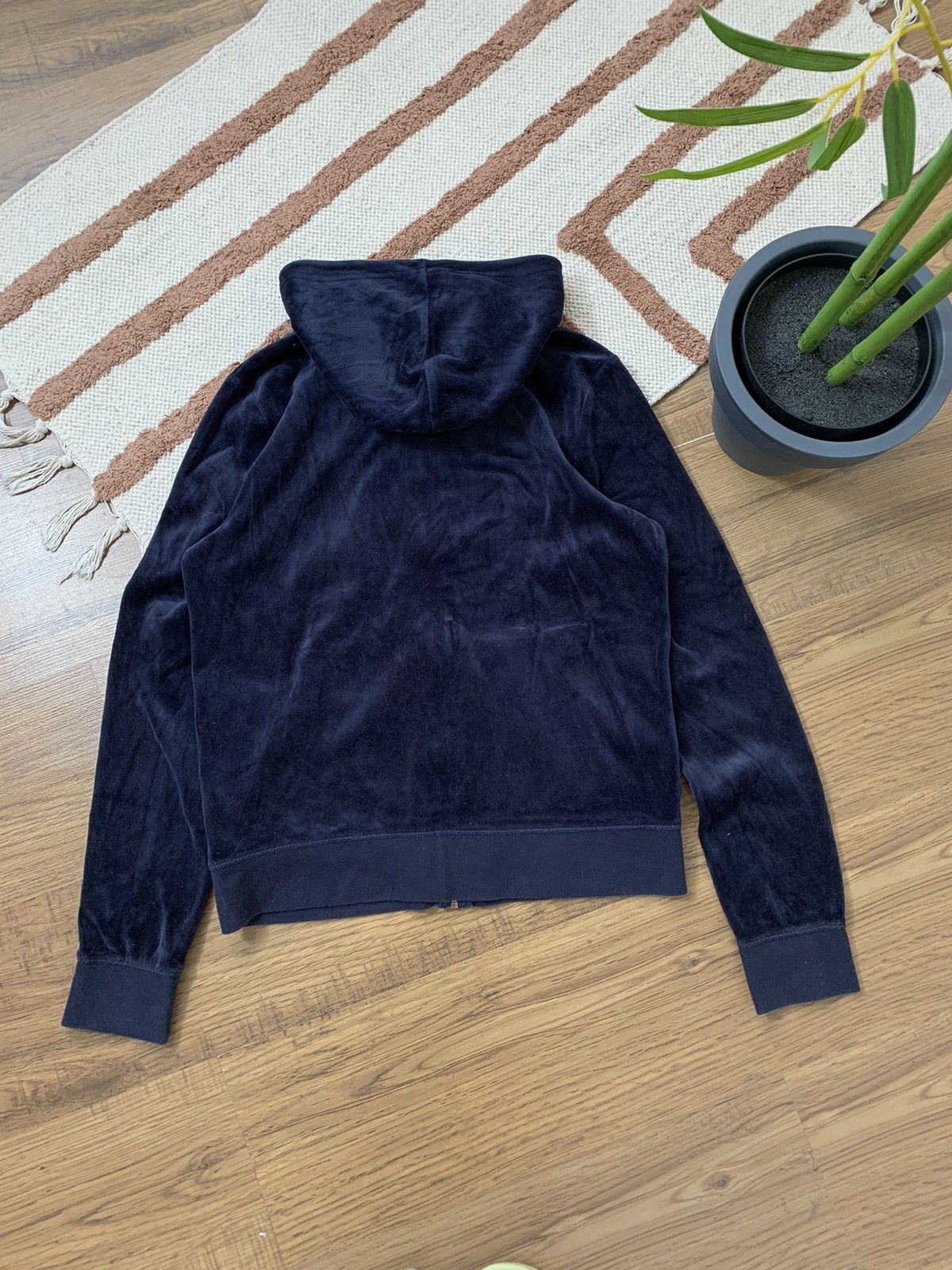 Juicy Couture VINTAGE JUICY COUTURE VELOUR BASIC ZIP UP HOODIE Size XL / US 12-14 / IT 48-50 - 10 Thumbnail