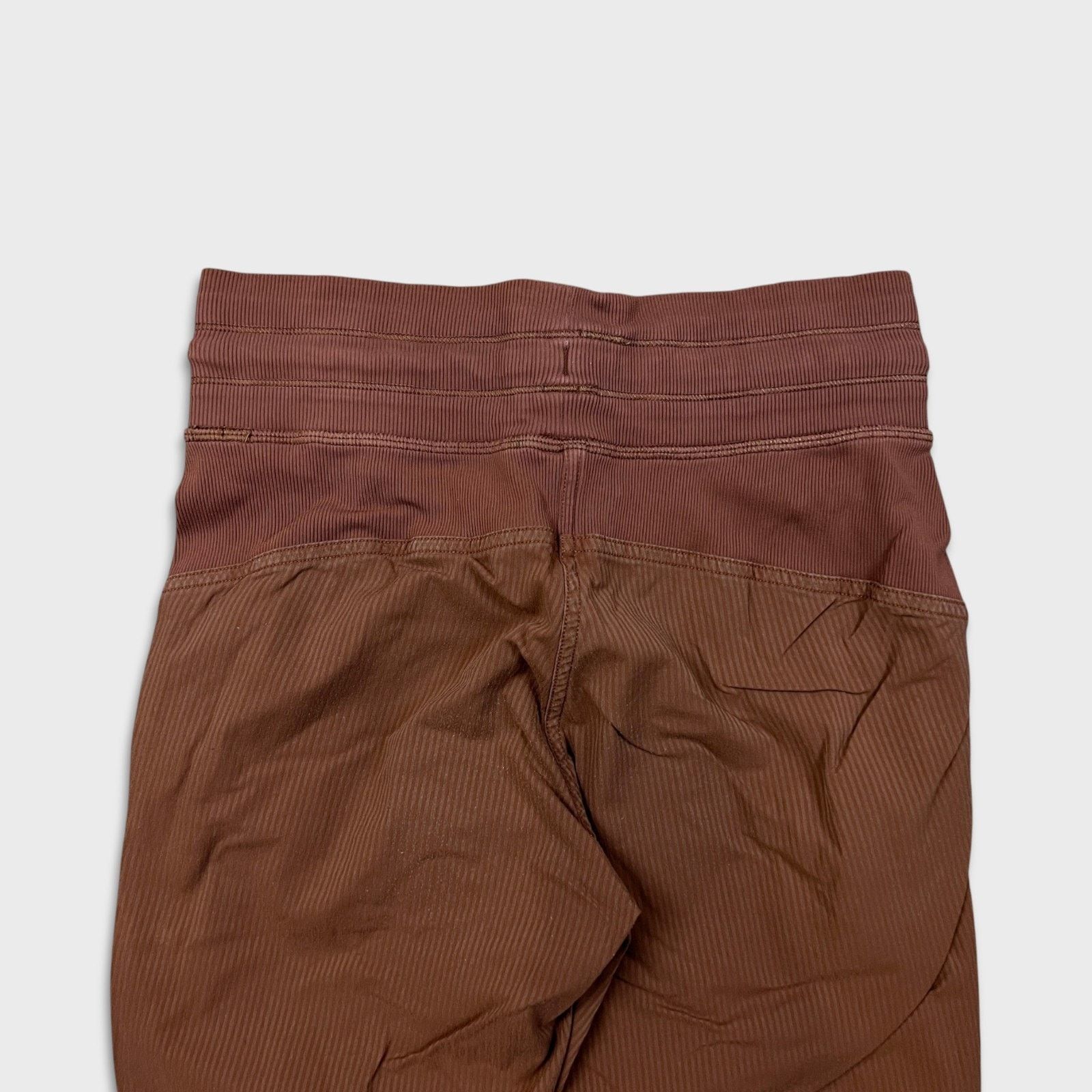 Lululemon Lululemon Dance Studio Mid-Rise Jogger Size 2 Athletic Taper Size 26" / US 2 / IT 38 - 5 Thumbnail