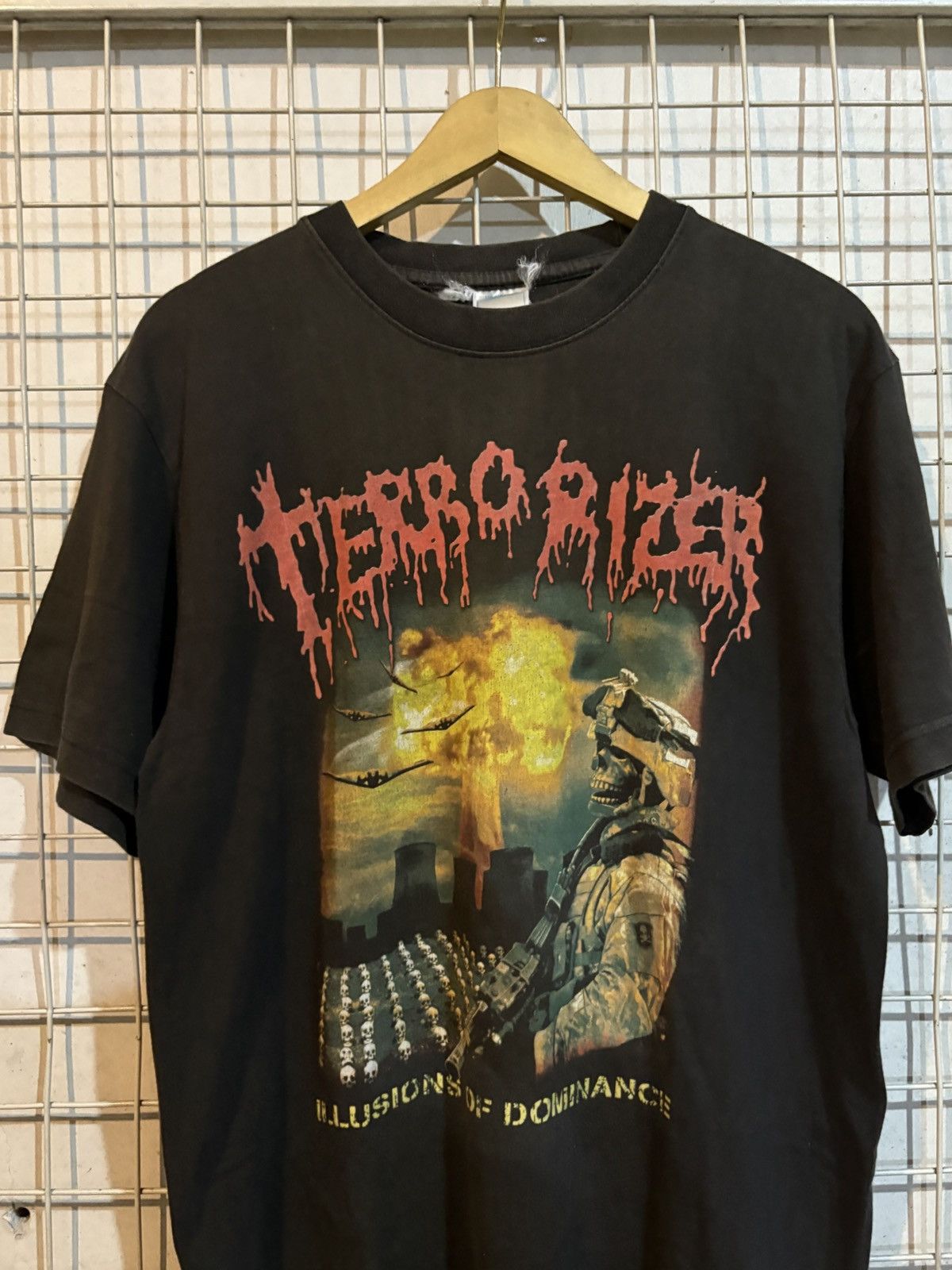 Band Tees Tshirt terrorizer vintage 00s Size US L / EU 52-54 / 3 - 3 Thumbnail