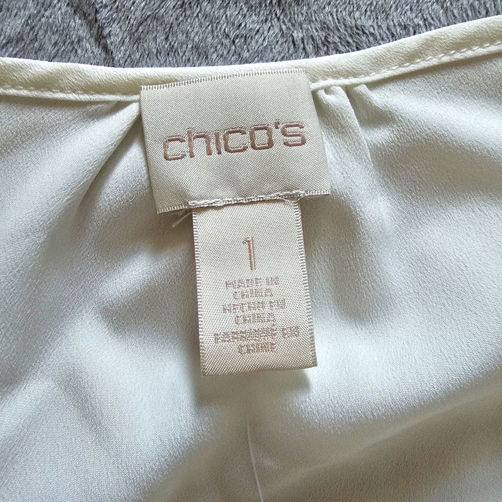 Vintage Chicos Top Shirt Womens M White Sheer Ruffle Sleeve V Neck Classic Career Shirt Size M / US 6-8 / IT 42-44 - 3 Thumbnail