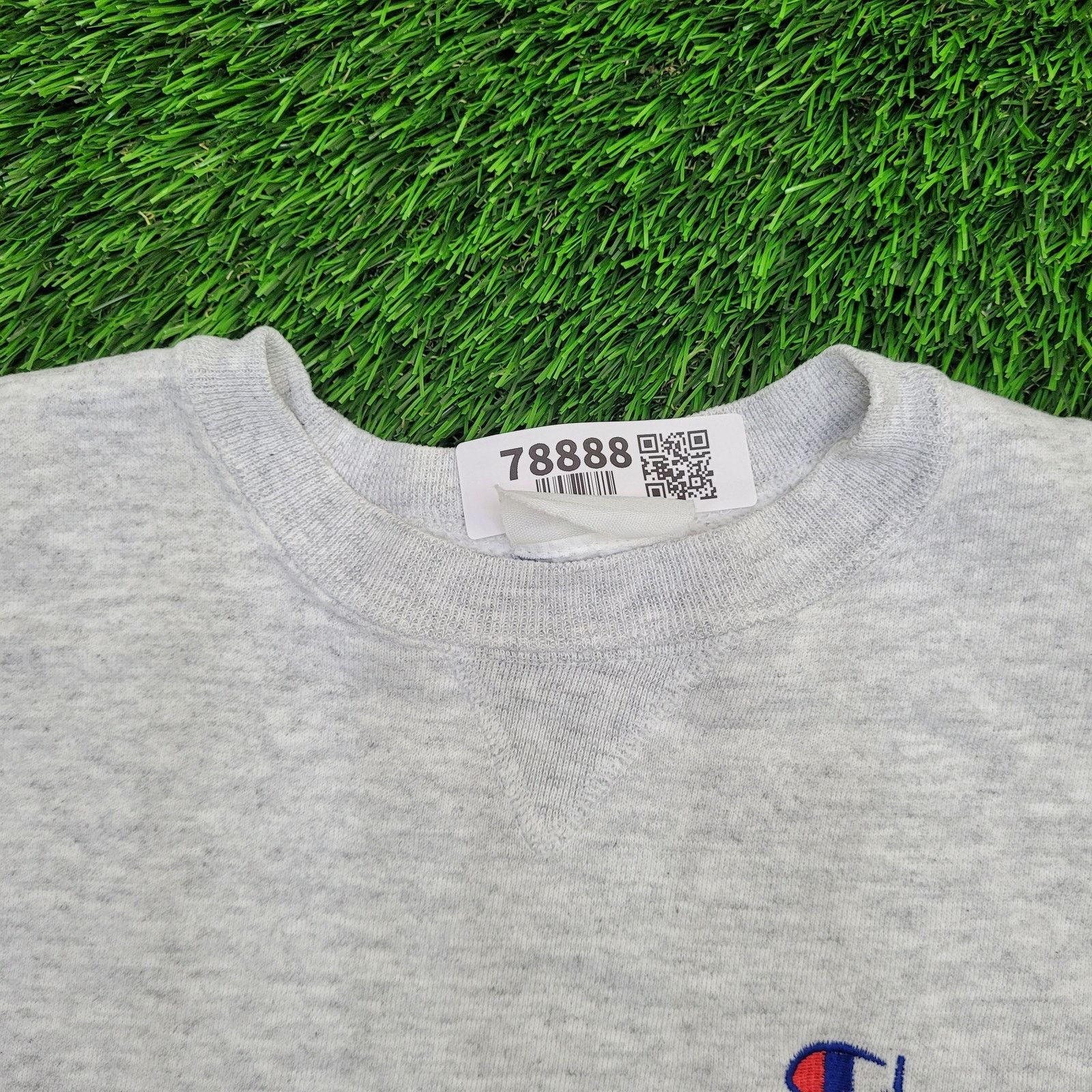 Champion Vintage Champion Cropped Sweatshirt Women Large 21x24 Script Size L / US 10 / IT 46 - 10 Thumbnail