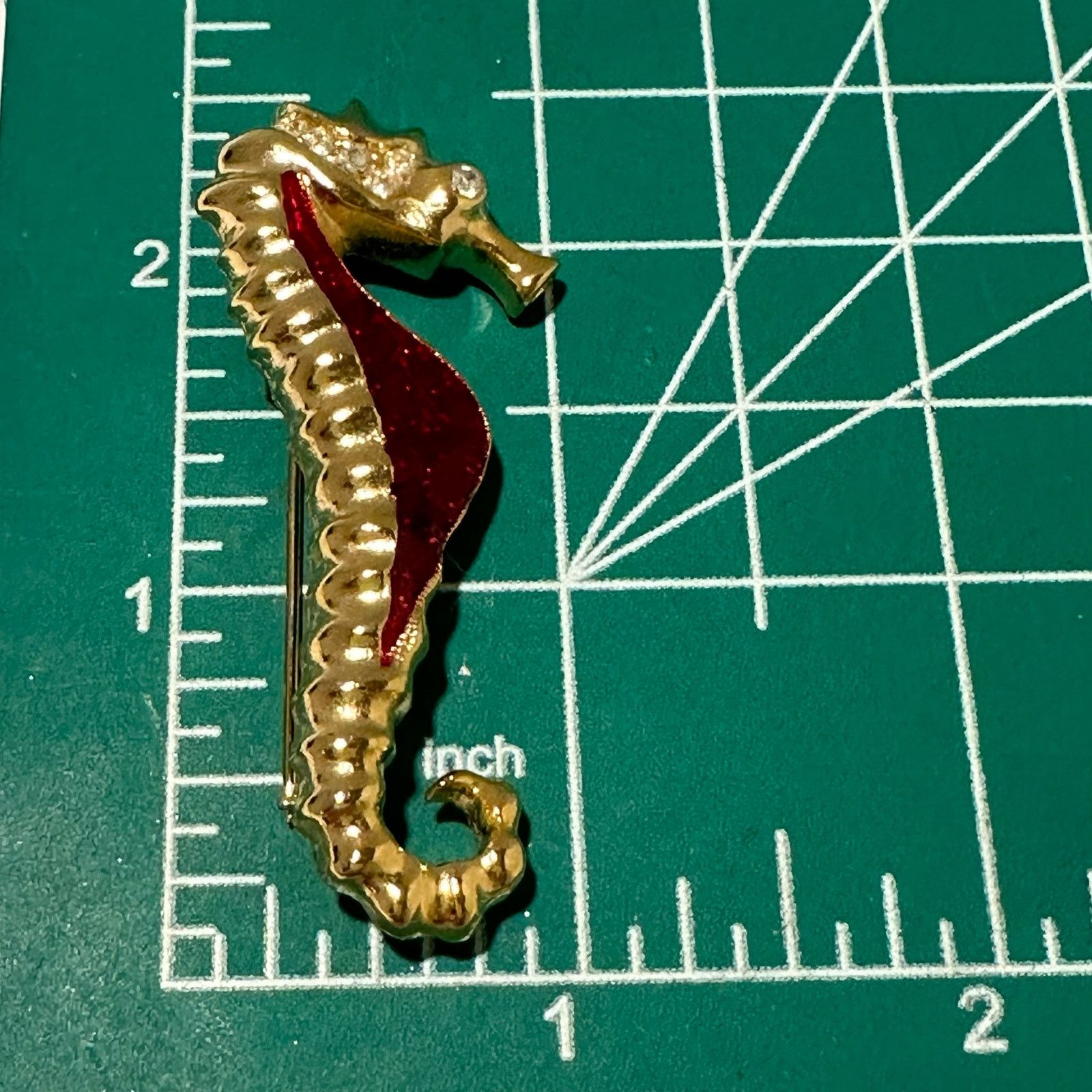 The Unbranded Brand VTG Seahorse Brooch Gold Tone Red Enamel Clear Rhinestones Size ONE SIZE - 2 Thumbnail