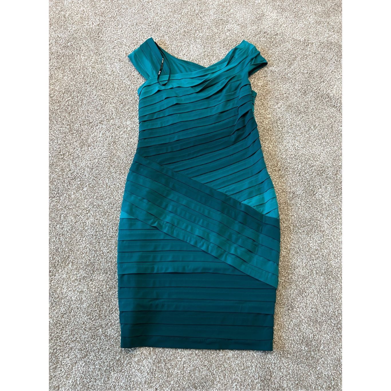 Tadashi Shoji Tadashi Collection dress size L Size L / US 10 / IT 46 - 7 Thumbnail