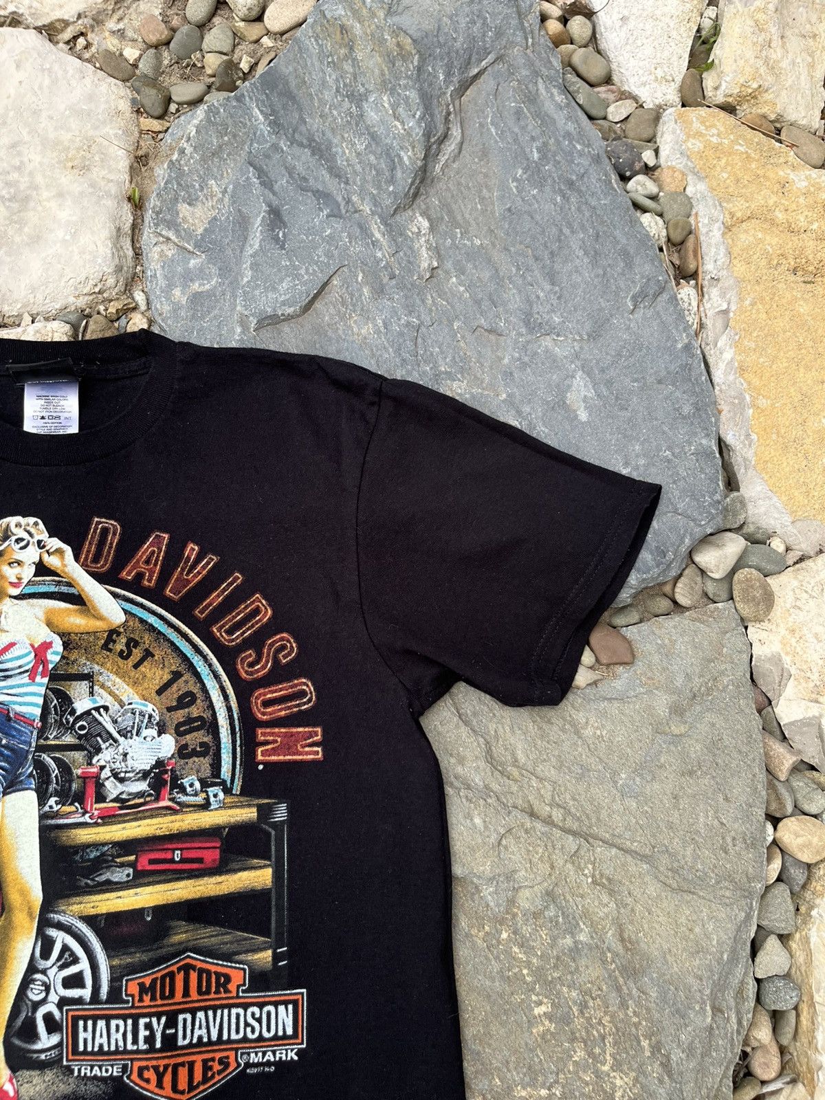 Harley Davidson Vintage Harley-Davidson pinup girl lady wheels t-shirt tee Size US M / EU 48-50 / 2 - 4 Thumbnail