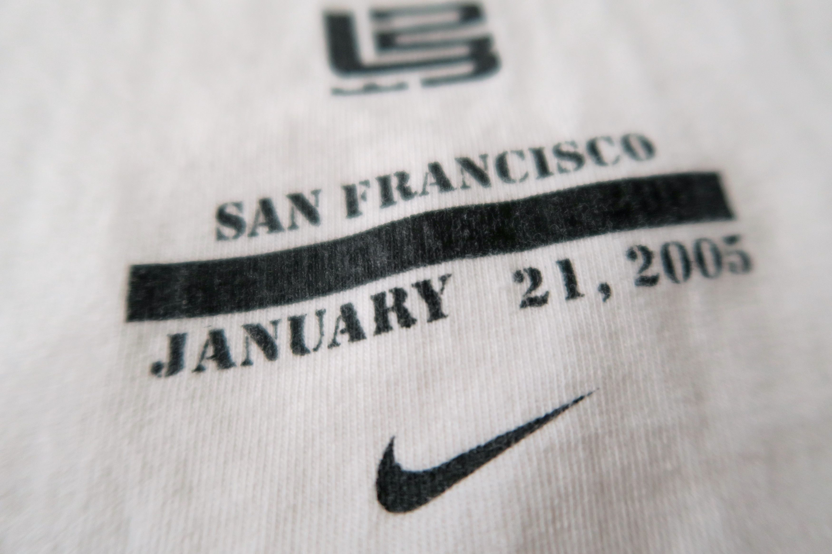 Nike Vintage Nike LeBron “Chamber of Fear” Niketown Promo T-Shirt Size US L / EU 52-54 / 3 - 9 Thumbnail