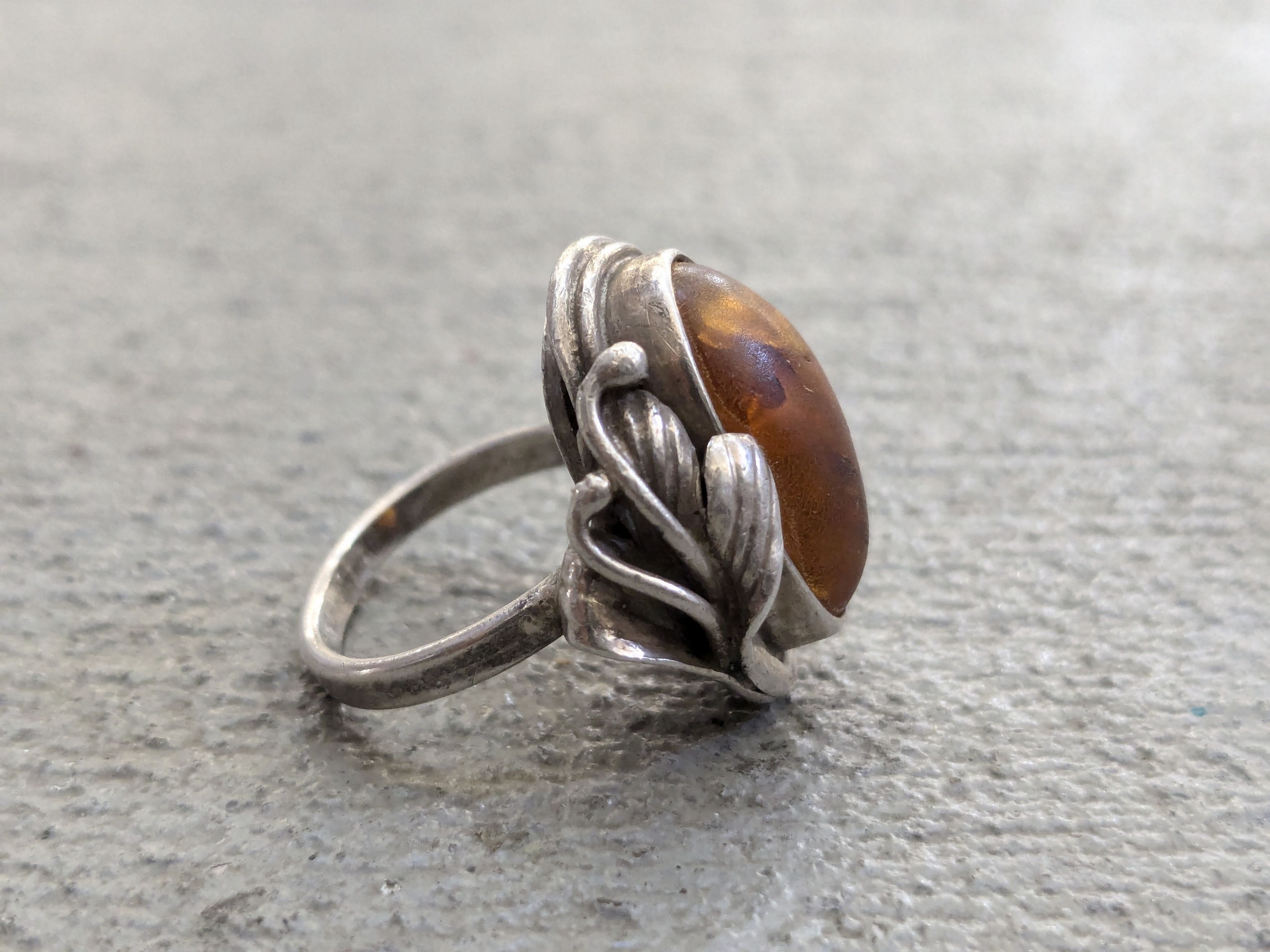 Jewelry Vintage Sterling Silver Ring Amber Oval Baltic Leaf 5 Size ONE SIZE - 5 Thumbnail