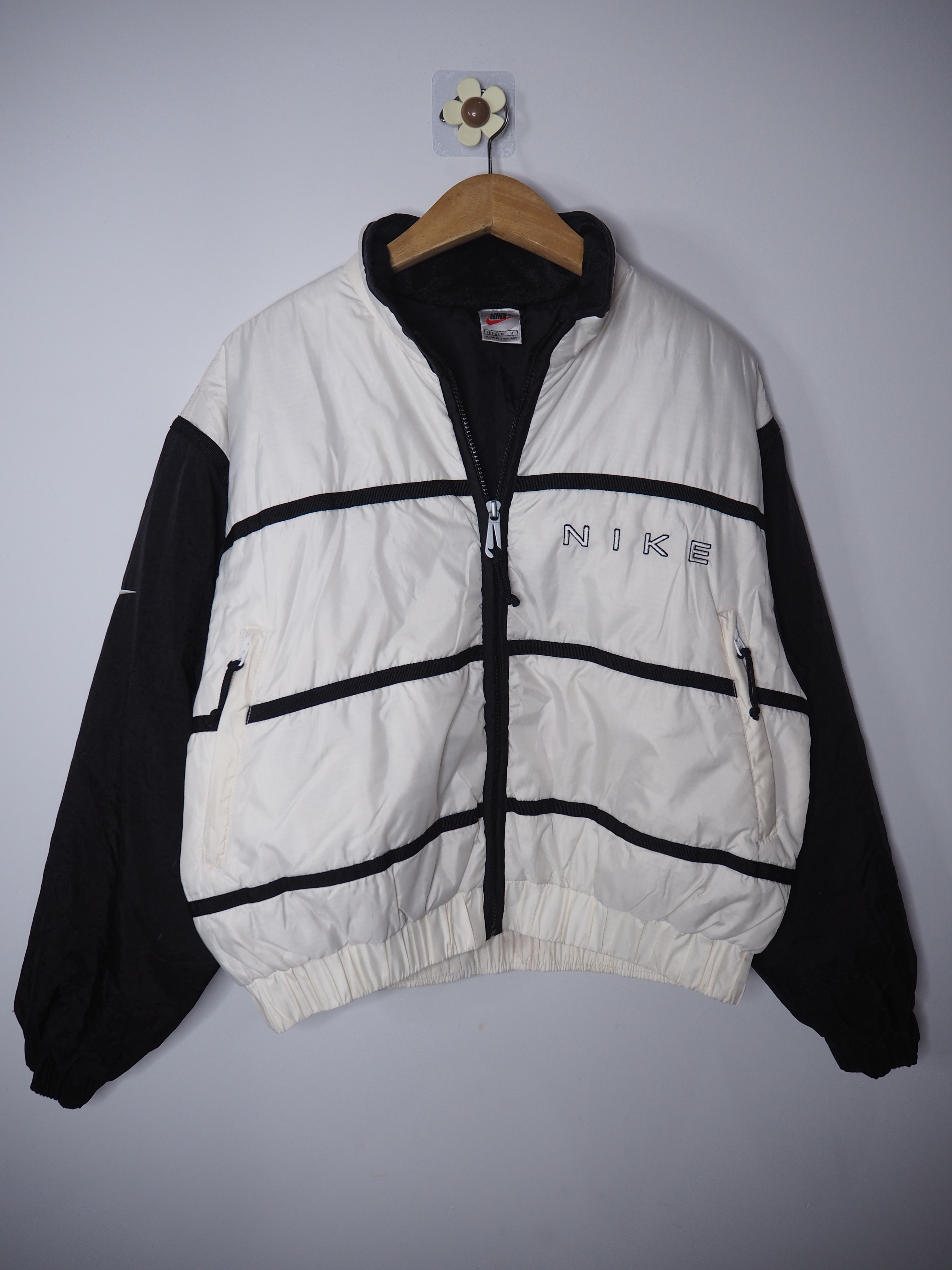 Nike Vintage Nike Bubble Jacket Women Size M Size US S / EU 44-46 / 1 - 1 Thumbnail