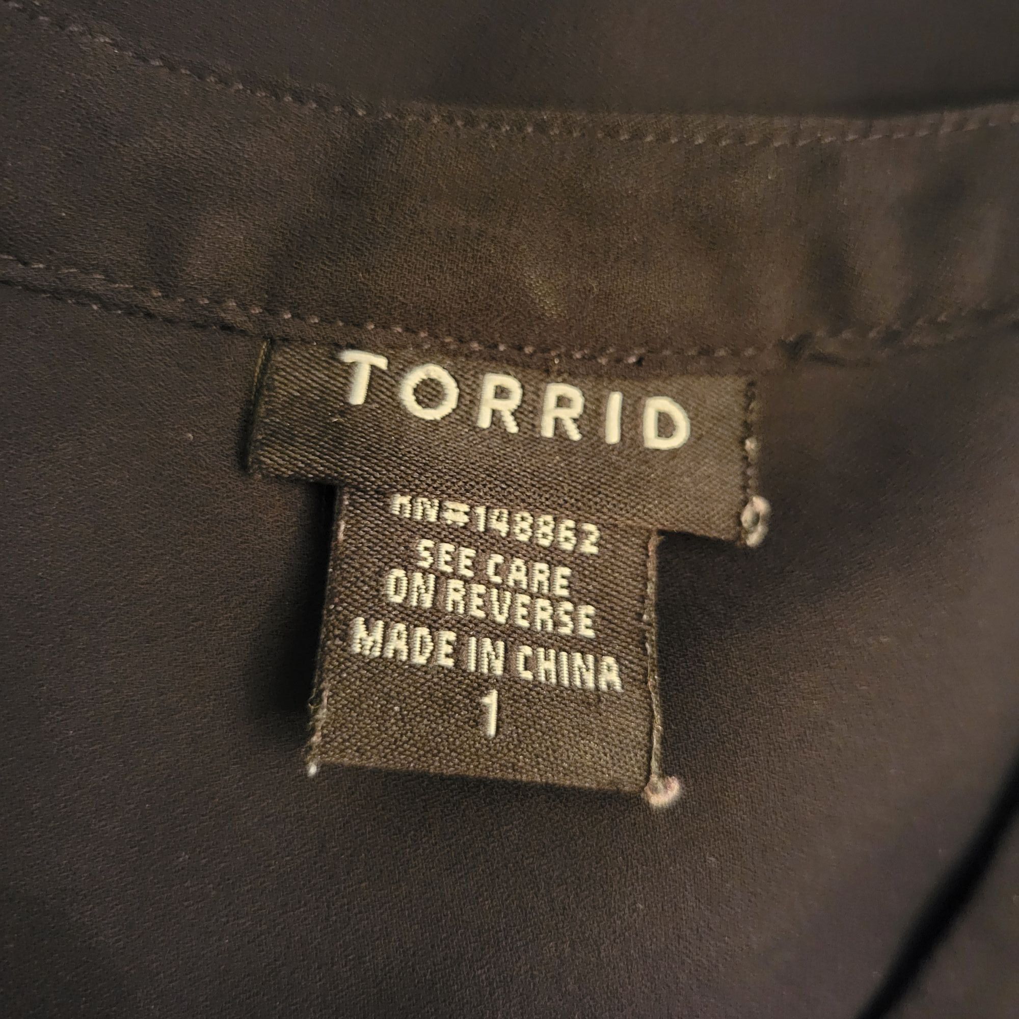 Torrid Torrid 1X Black V Neck Blouse Roll Tab Sleeves Sheer Top Poc Size XXL / US 16-18 / IT 52-54 - 2 Thumbnail