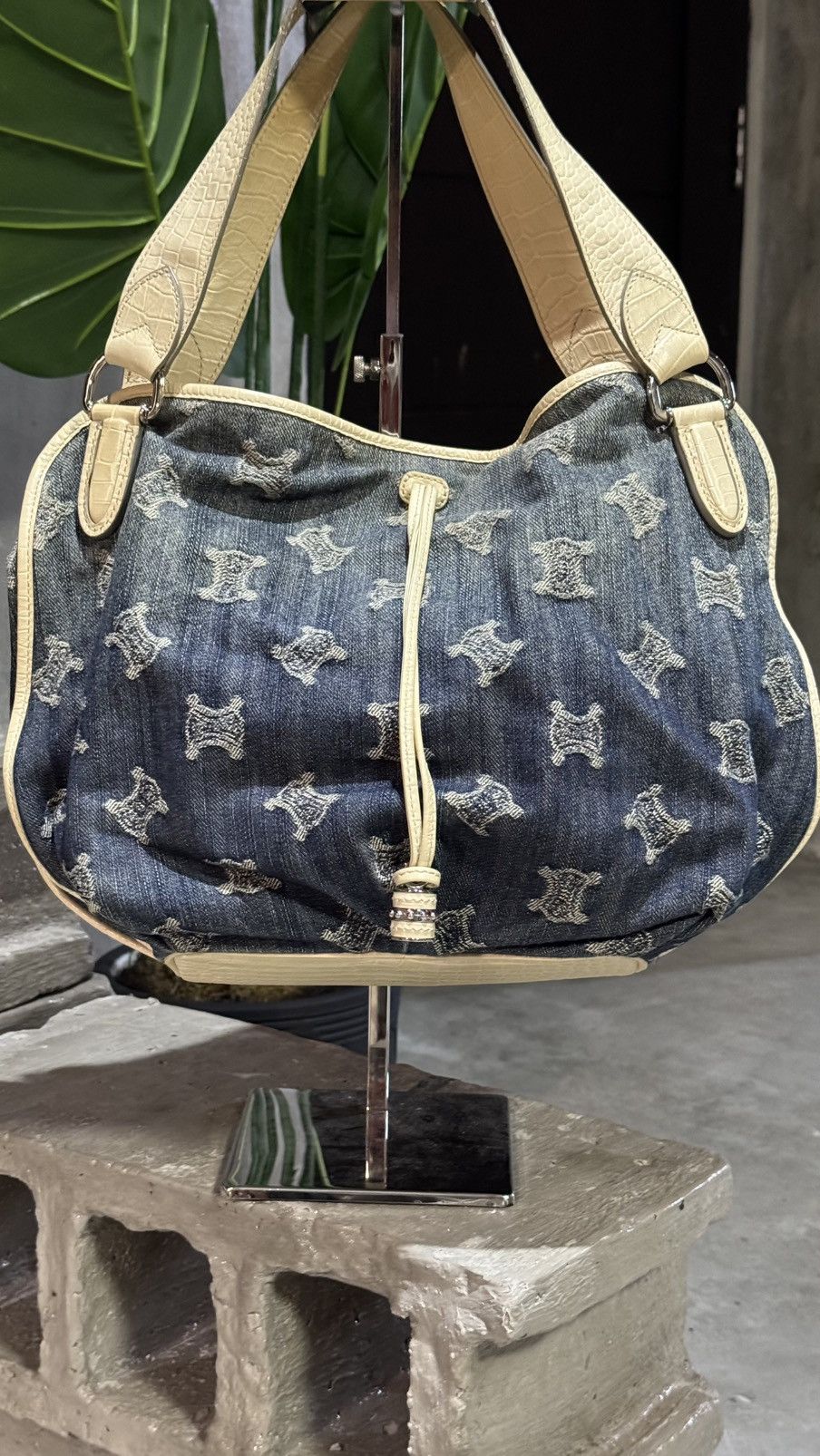 Celine Céline Celine Blue Triomphe Denim Tote Bag White Size ONE SIZE - 2 Thumbnail
