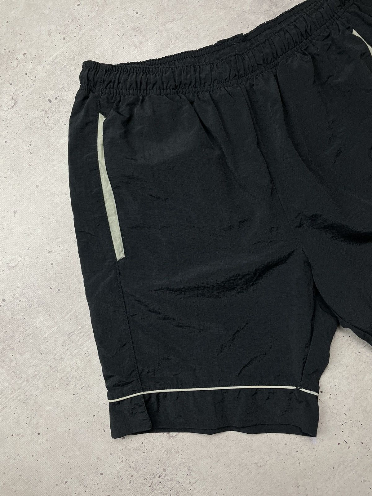 Nike × Vintage Vintage Y2K Nike black nylon shorts Size L Size US 34 / EU 50 - 5 Thumbnail