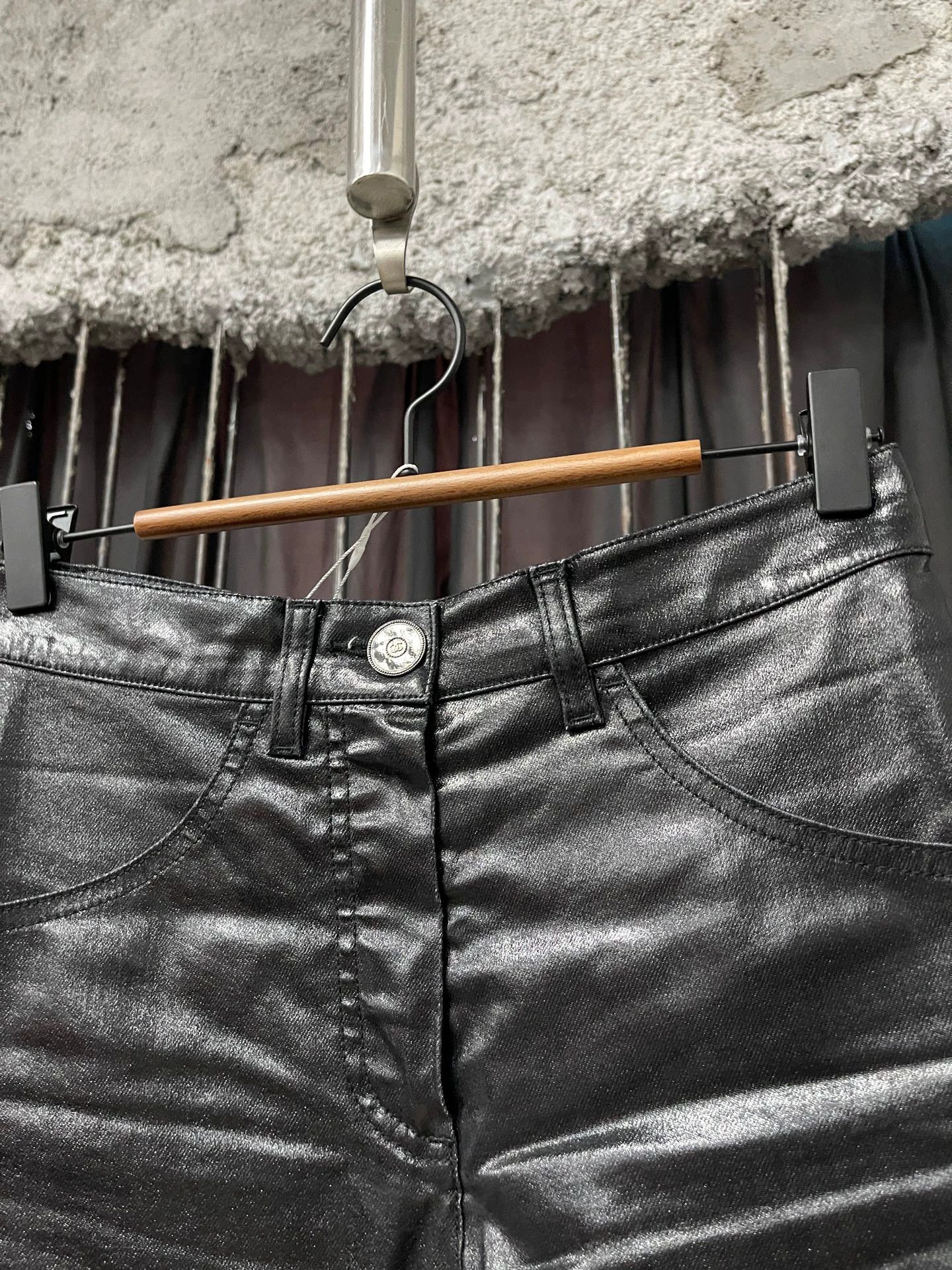 Chanel Chanel leather short 34 99 new Size 25" / US 0 / IT 36 - 3 Thumbnail