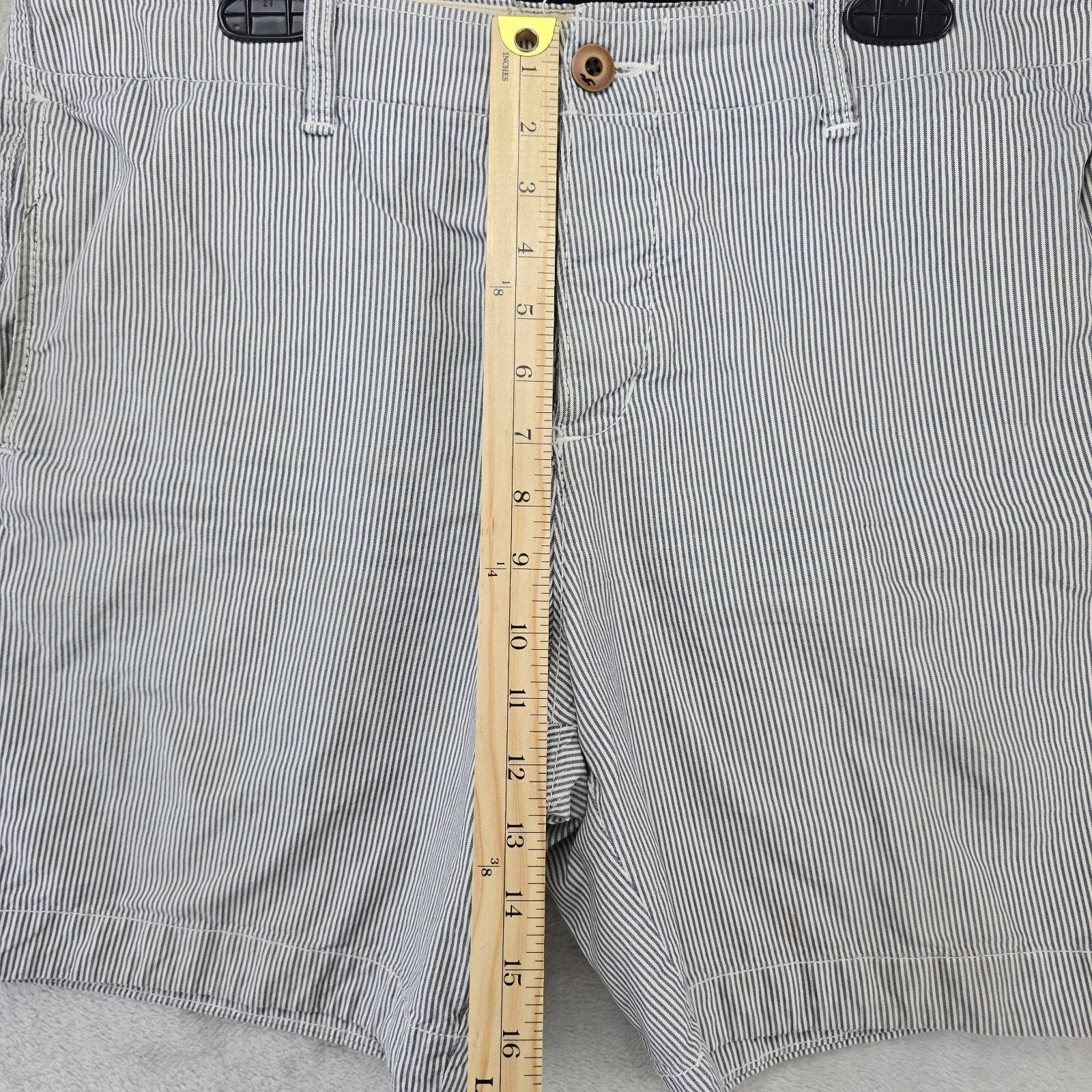 Hollister Hollister Shorts Mens 36 White Striped Classic Fit *FLAWS* Size US 36 / EU 52 - 13 Thumbnail