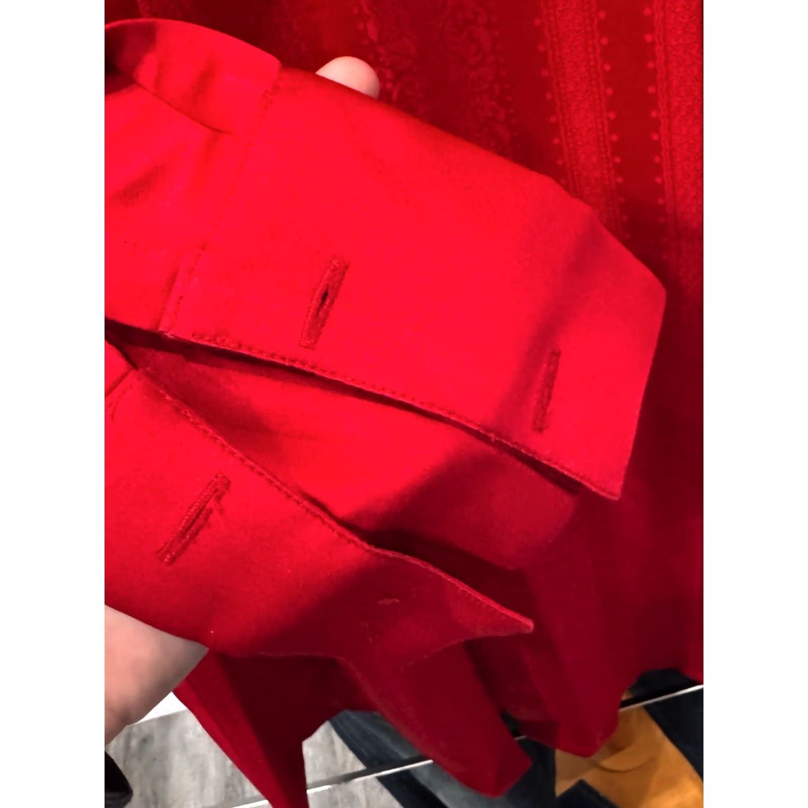 Vintage Montique Mens LONG SLEEVE SHIRT Red Satin Medium M 15.5 x 34/35 Poly Size US M / EU 48-50 / 2 - 7 Thumbnail