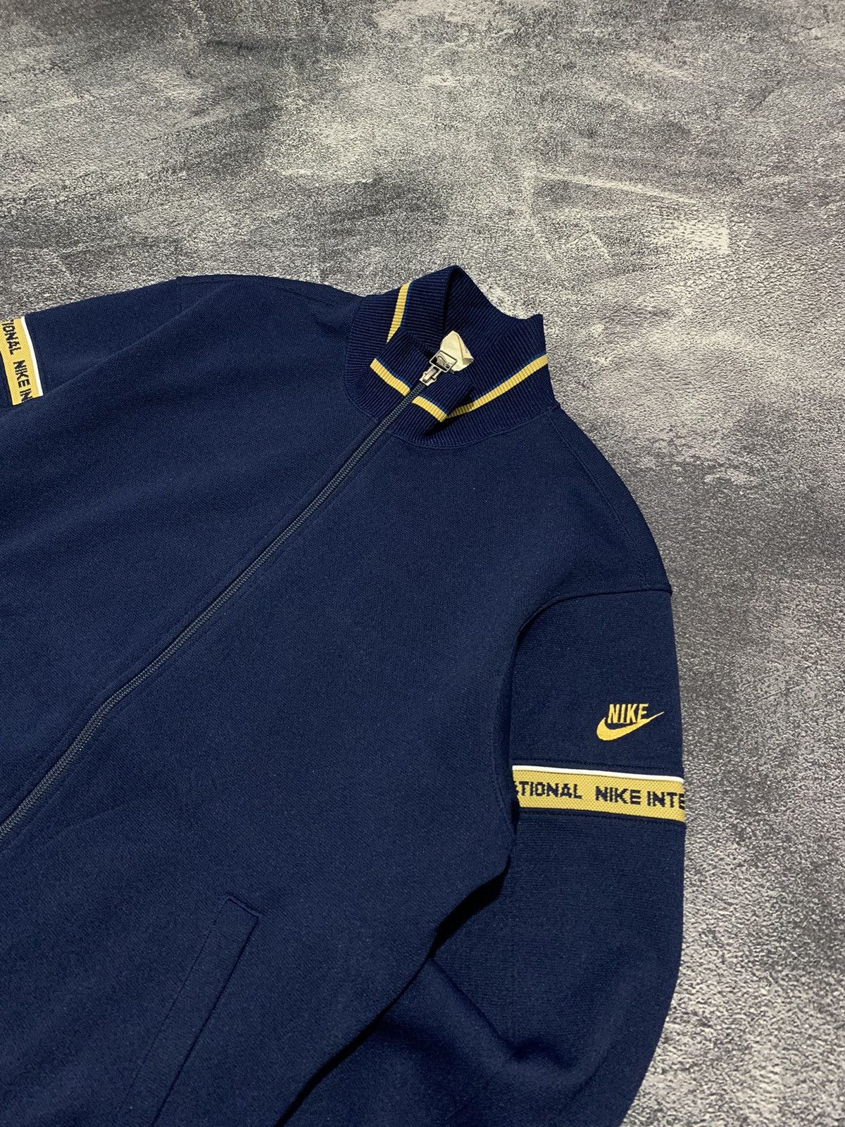 Nike Nike international vtg tracktop Size US M / EU 48-50 / 2 - 3 Thumbnail