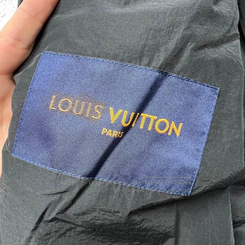 Louis Vuitton Louis Vuitton Three-Flower Logo Leather Jacket Size US L / EU 52-54 / 3 - 3 Thumbnail