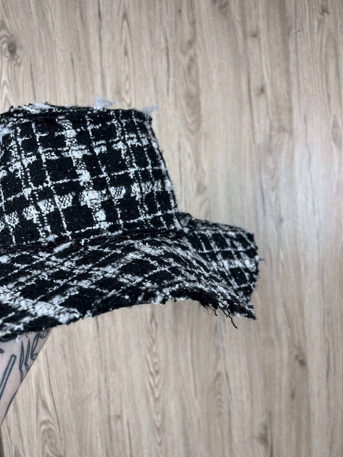 Baum und Pferdgarten × Designer ➕ baum und pferdgarten tweed oversize hat black/white Size ONE SIZE - 4 Thumbnail