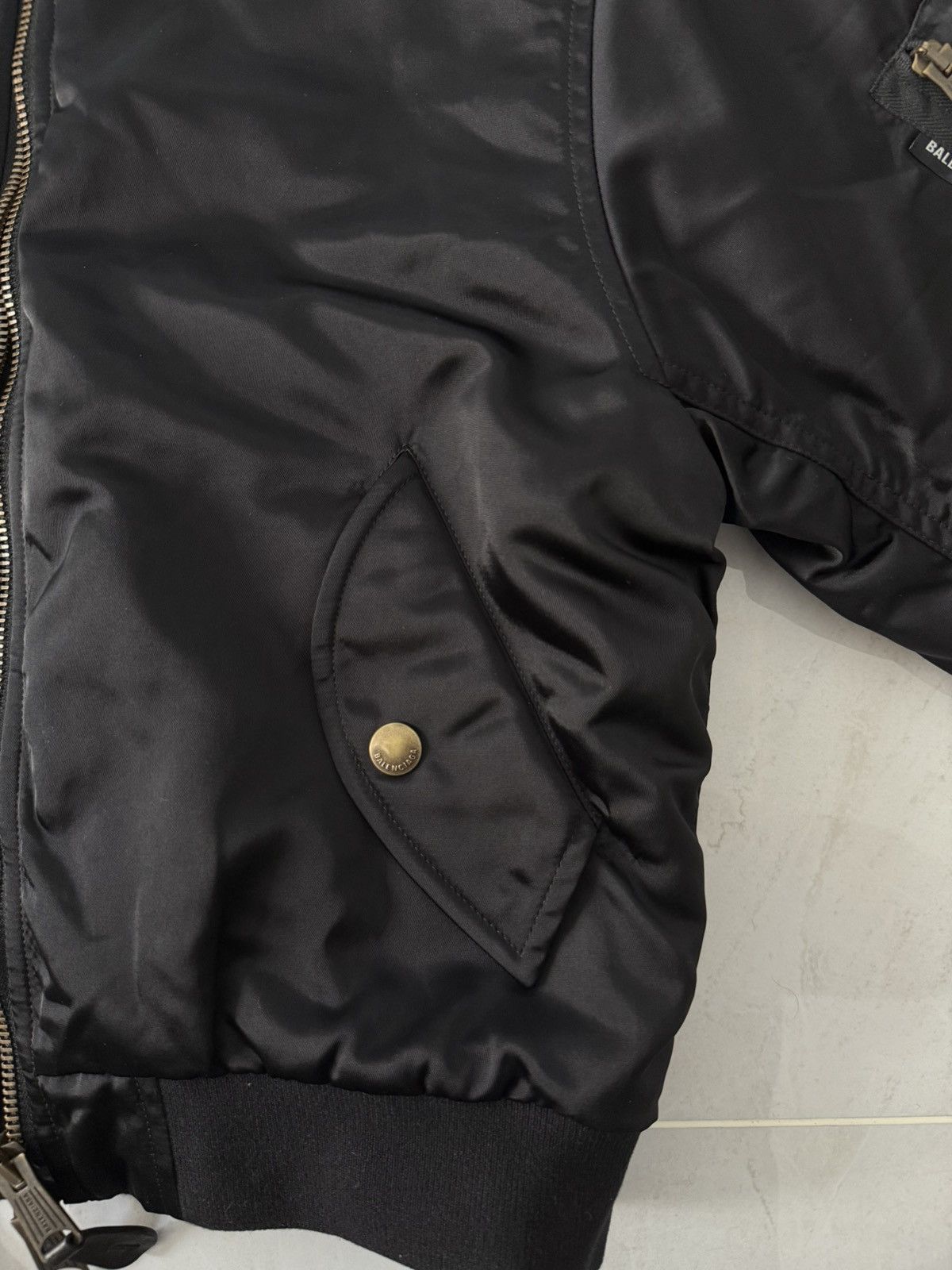 Balenciaga Balenciaga SS23 Runway Shrunk Bomber Jacket Sz.L Size L / US 10 / IT 46 - 11 Thumbnail