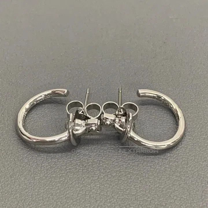Vivienne Westwood Vivienne Westwood Vera Saturn Logo Earrings 0079. Size ONE SIZE - 1 Thumbnail
